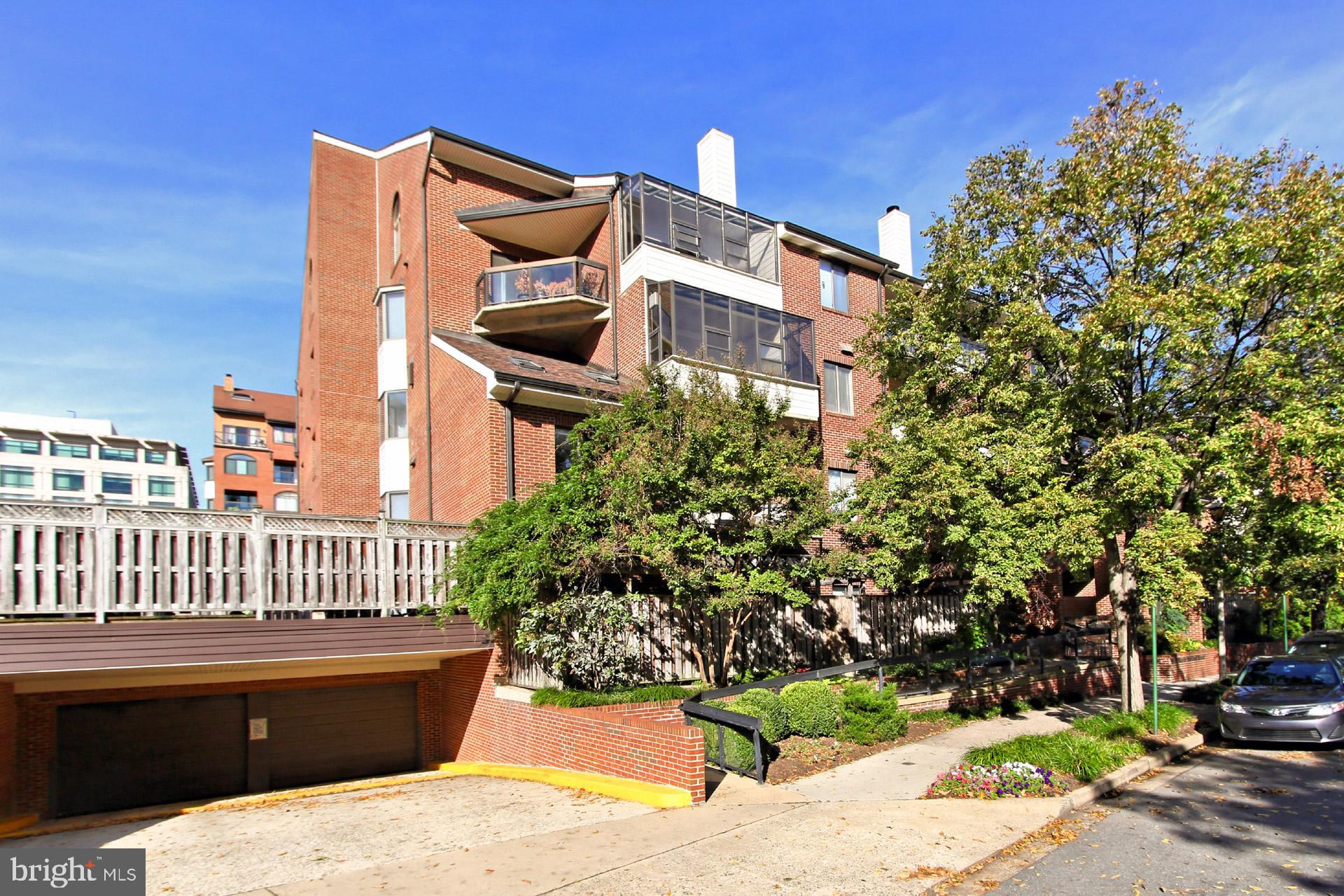 SUMMERWALK - Residential