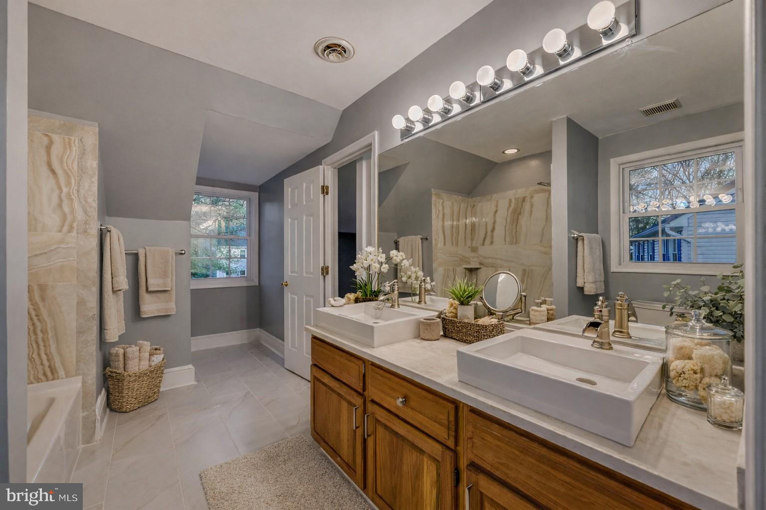 BRIARWOOD - Residential