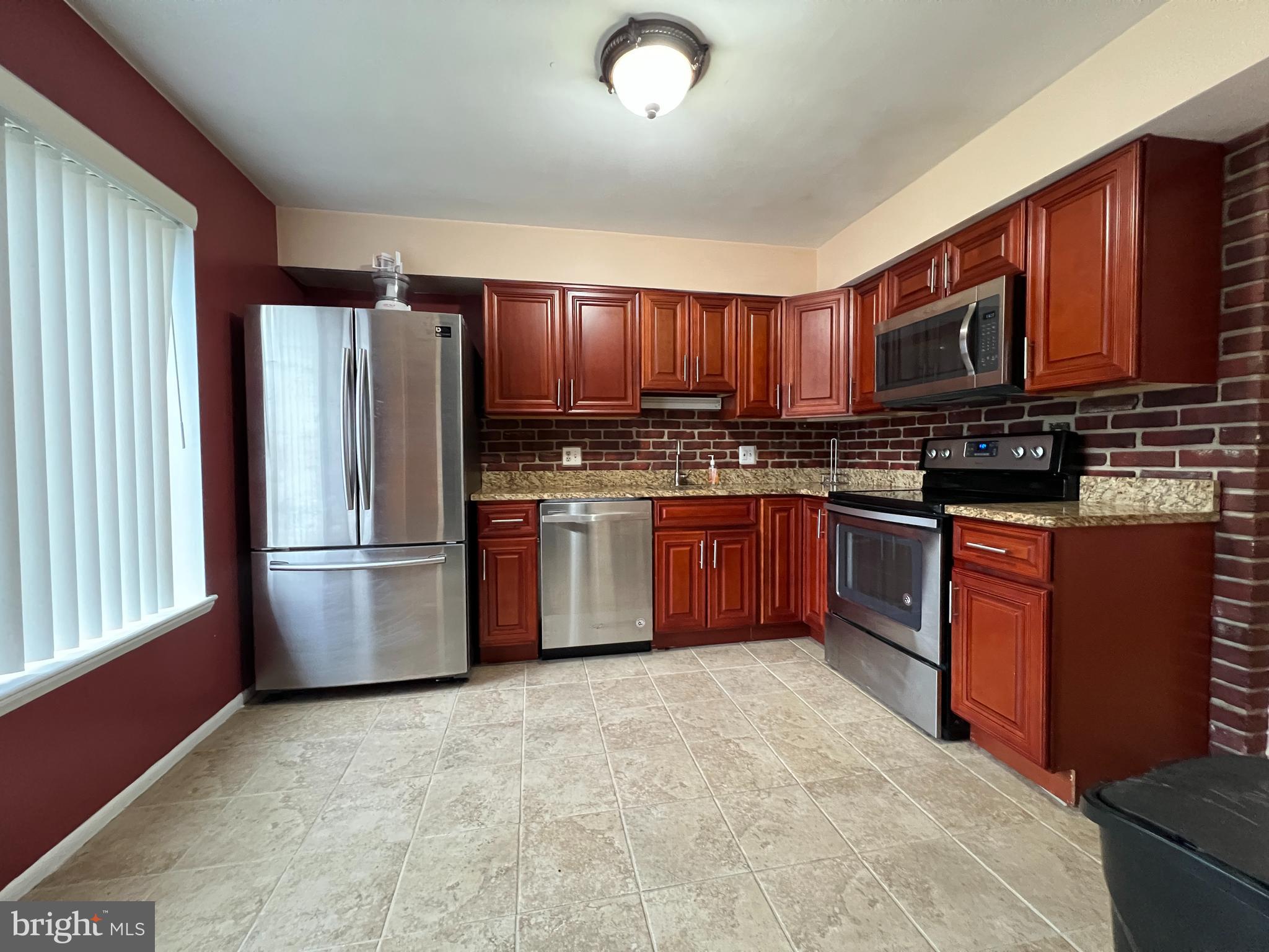 5880 WHISPER WAY 16-06