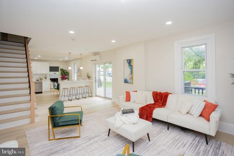 Townhouse For Sale - 139 W Walnut Street<br/> Montgomery County, NORTH WALES, PA 19454