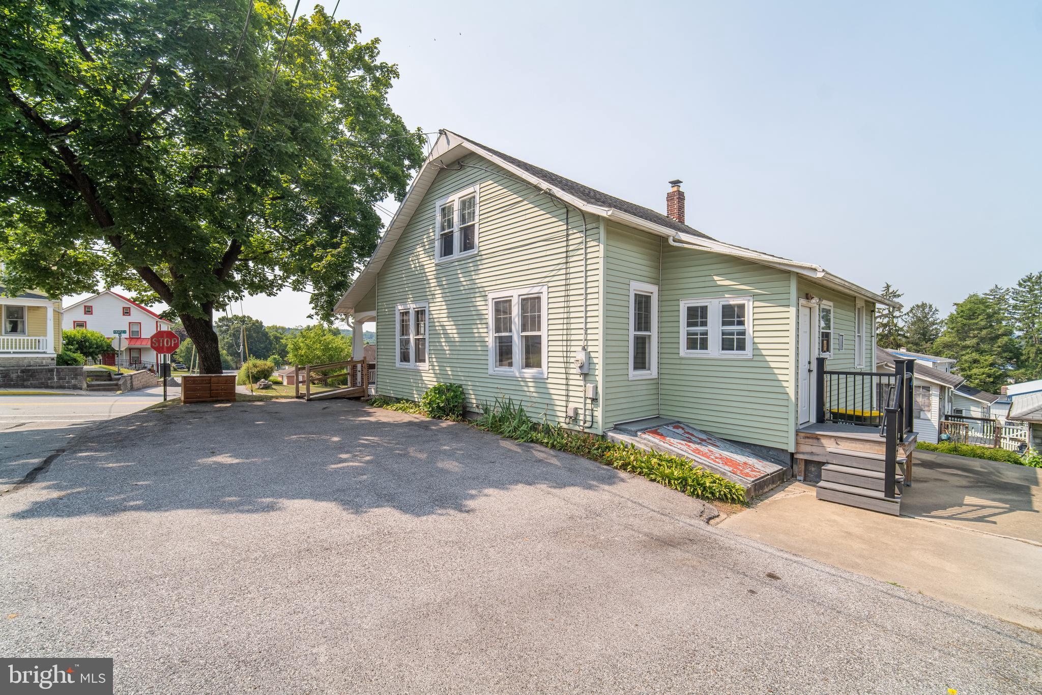 33 W MAPLE STREET