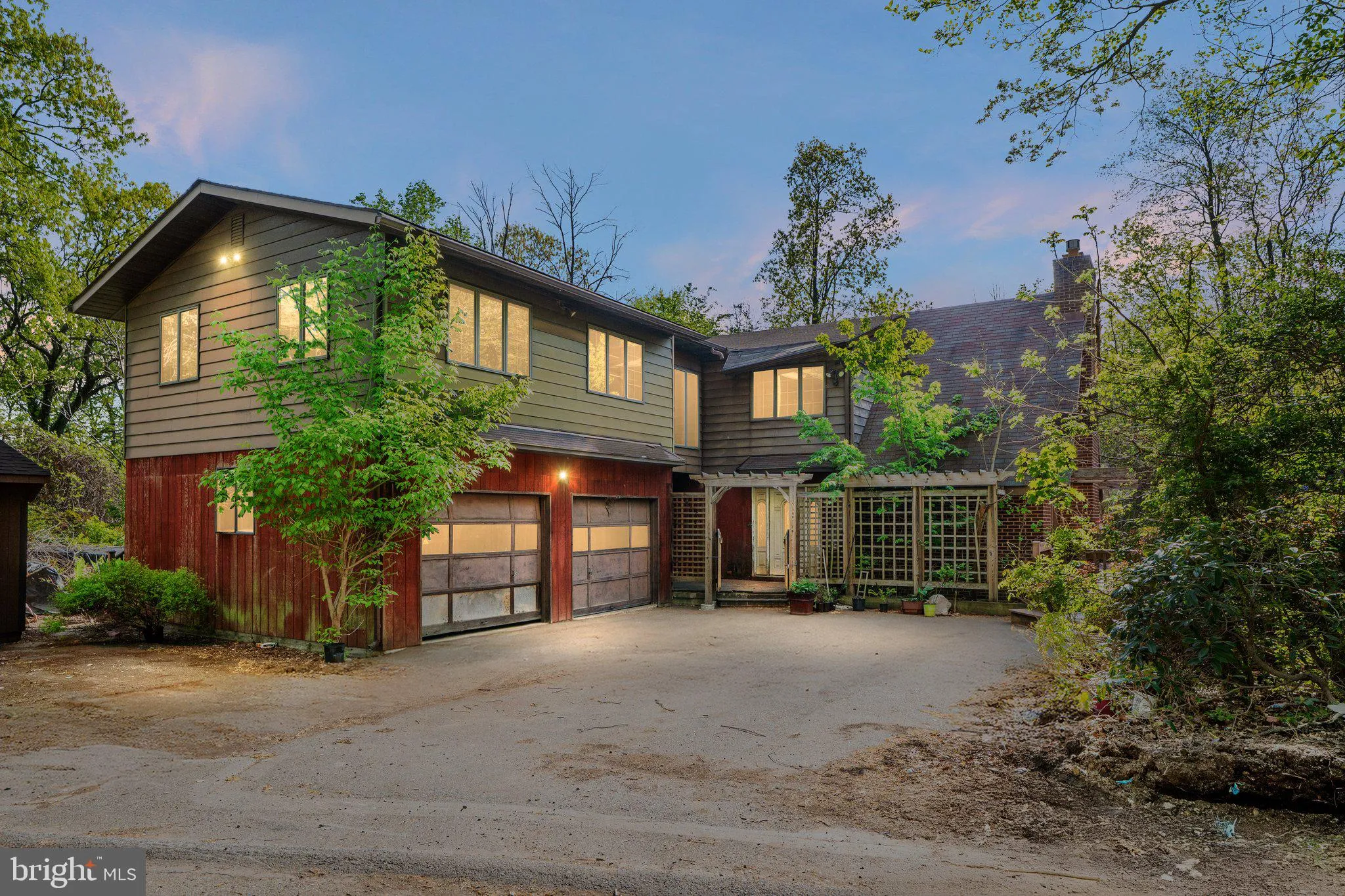 Zionsville, Pennsylvania 18092, United States, 5 Bedrooms Bedrooms, ,4 BathroomsBathrooms,Residential,Pending,124313