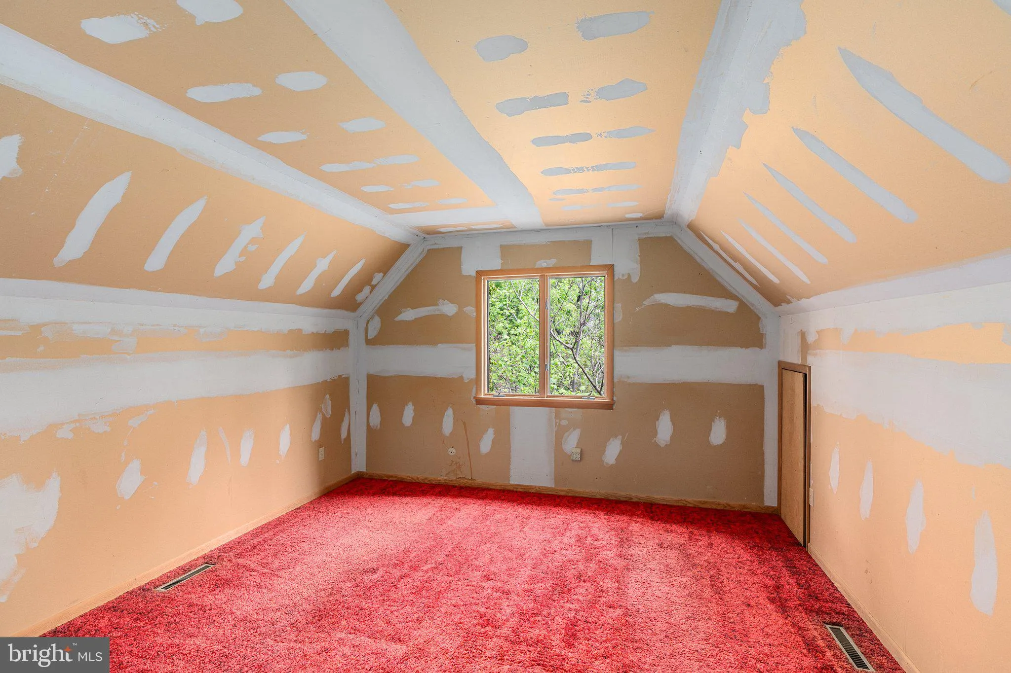 Zionsville, Pennsylvania 18092, United States, 5 Bedrooms Bedrooms, ,4 BathroomsBathrooms,Residential,Pending,124313