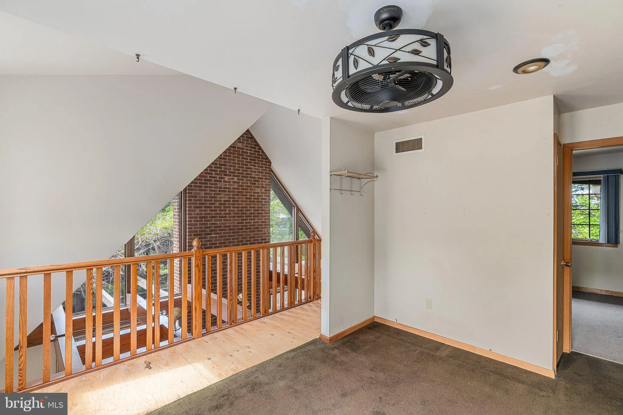 Zionsville, Pennsylvania 18092, United States, 5 Bedrooms Bedrooms, ,4 BathroomsBathrooms,Residential,Pending,124313