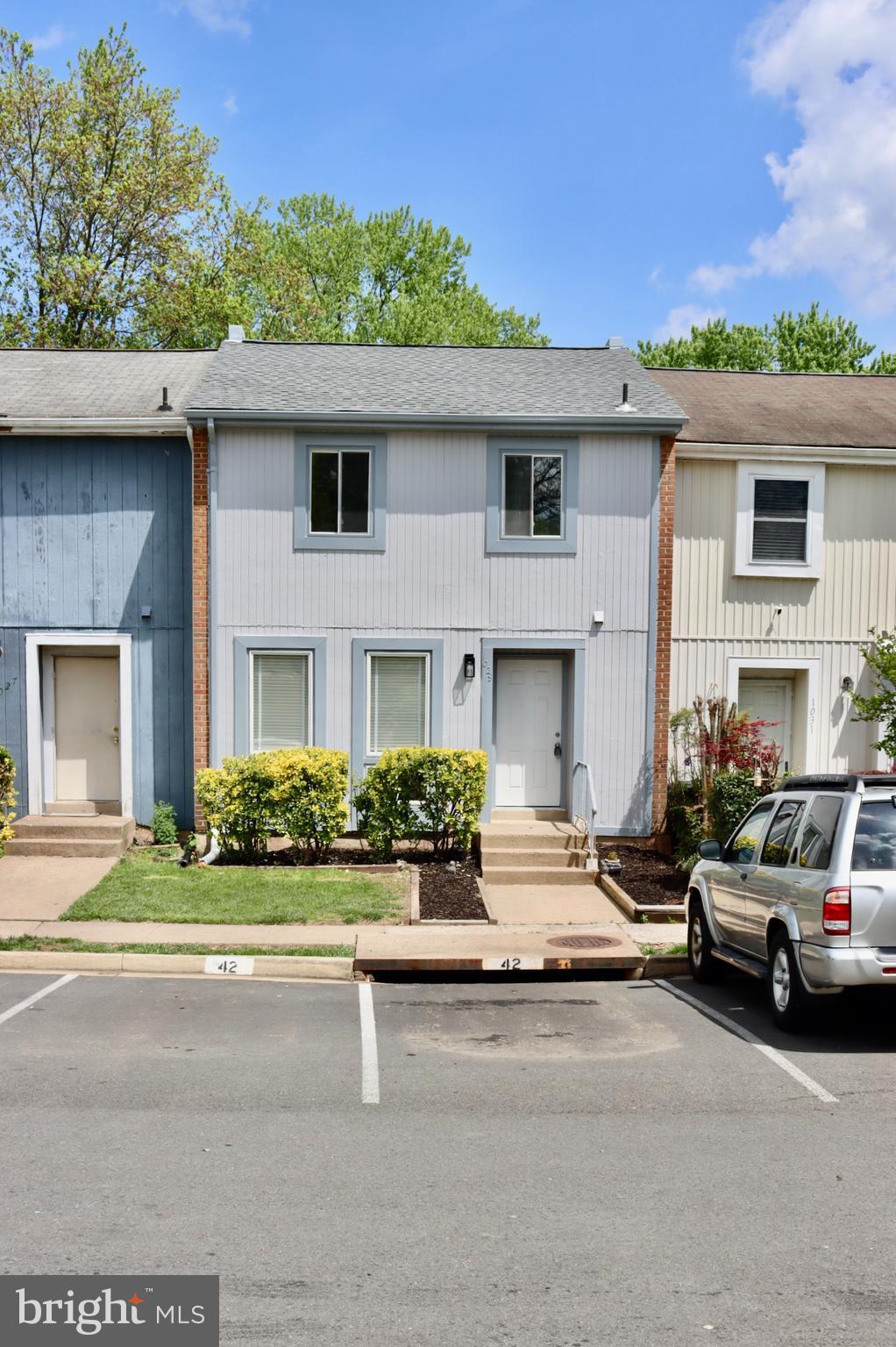 1029 KINGS COURT