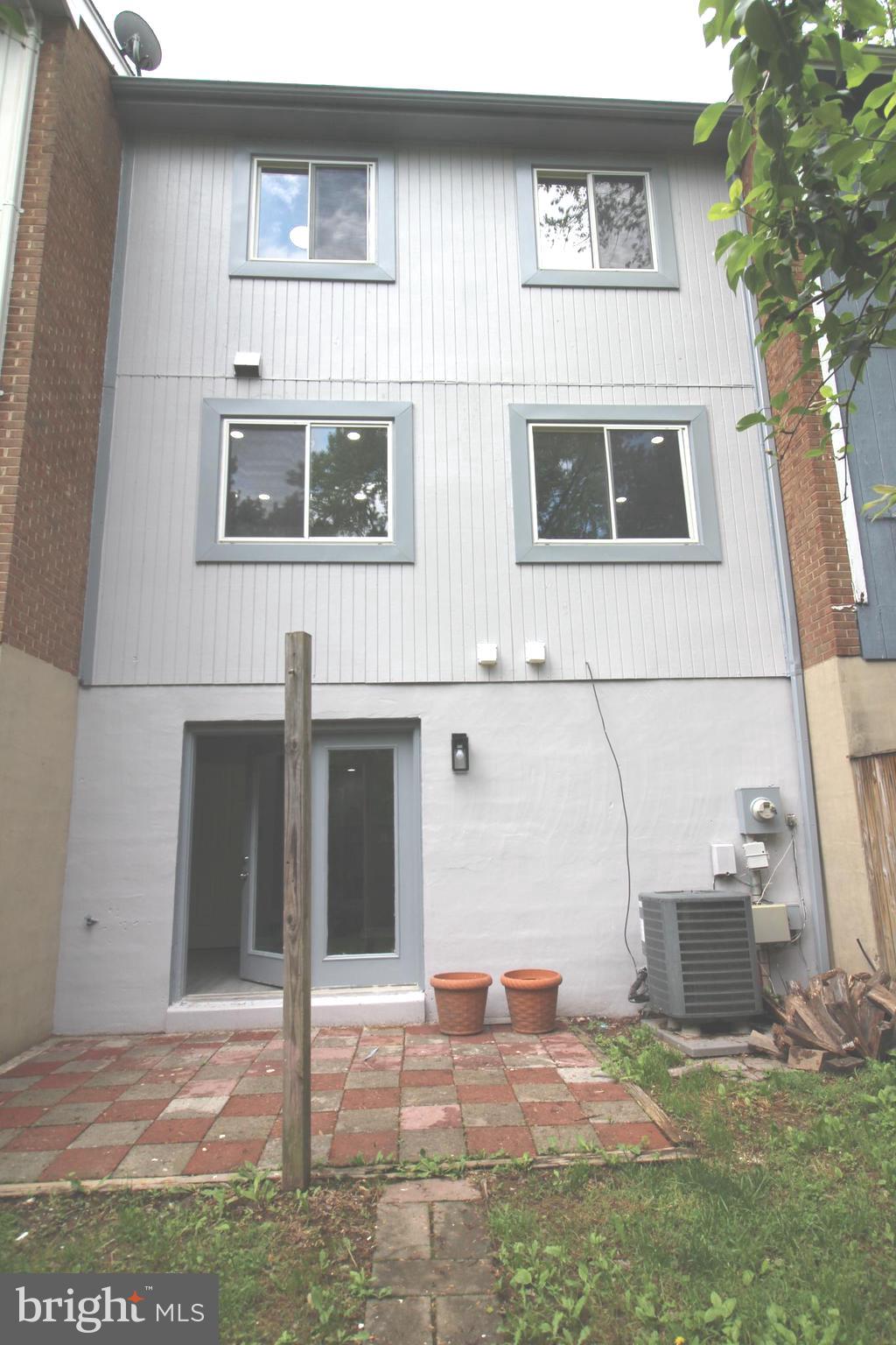 1029 KINGS COURT