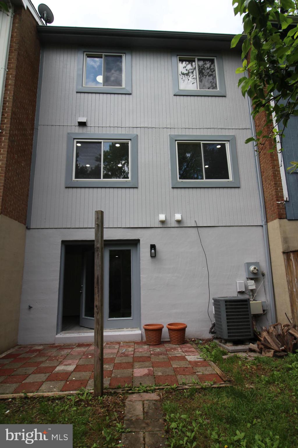 1029 KINGS COURT