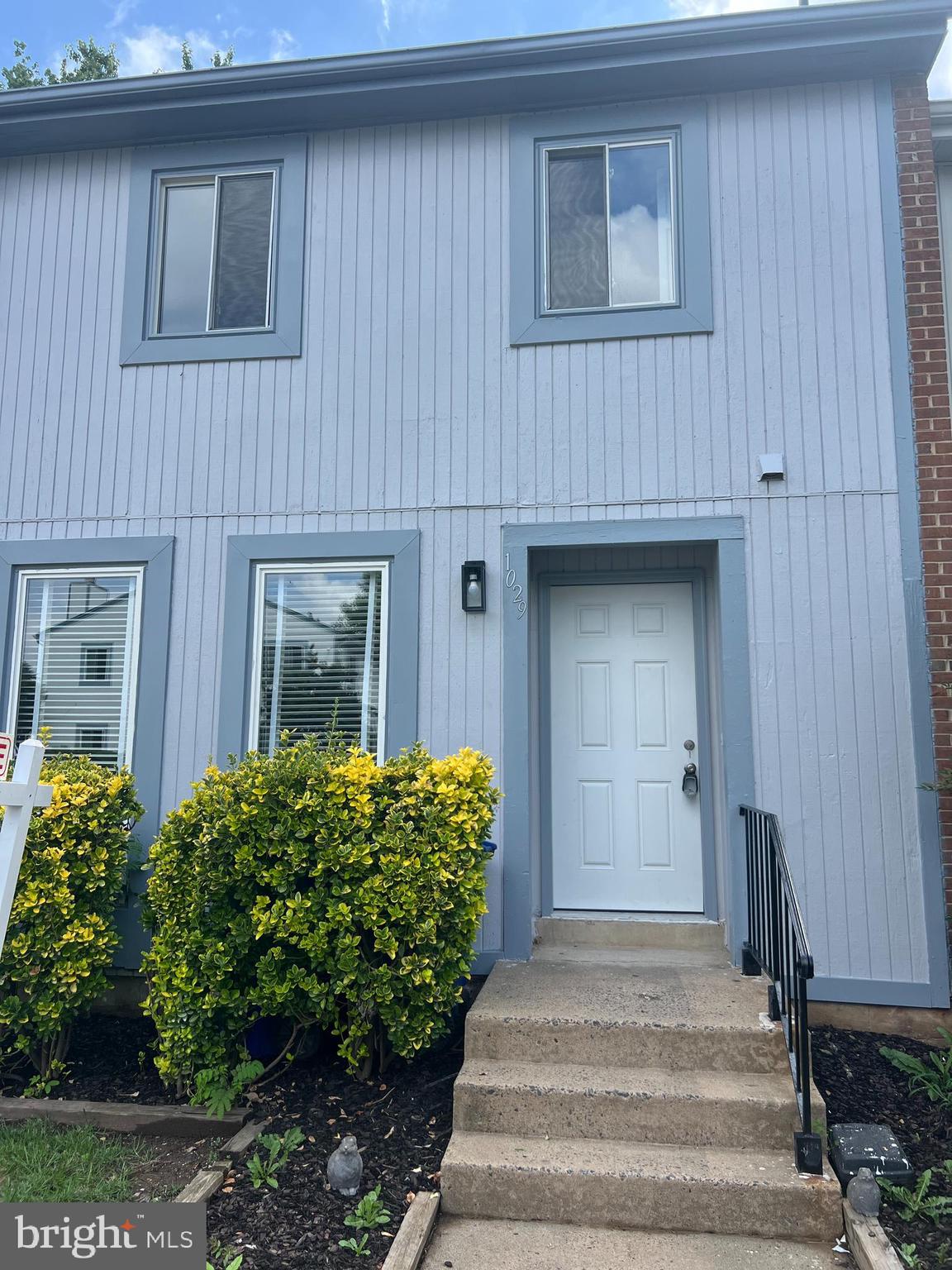 1029 KINGS COURT