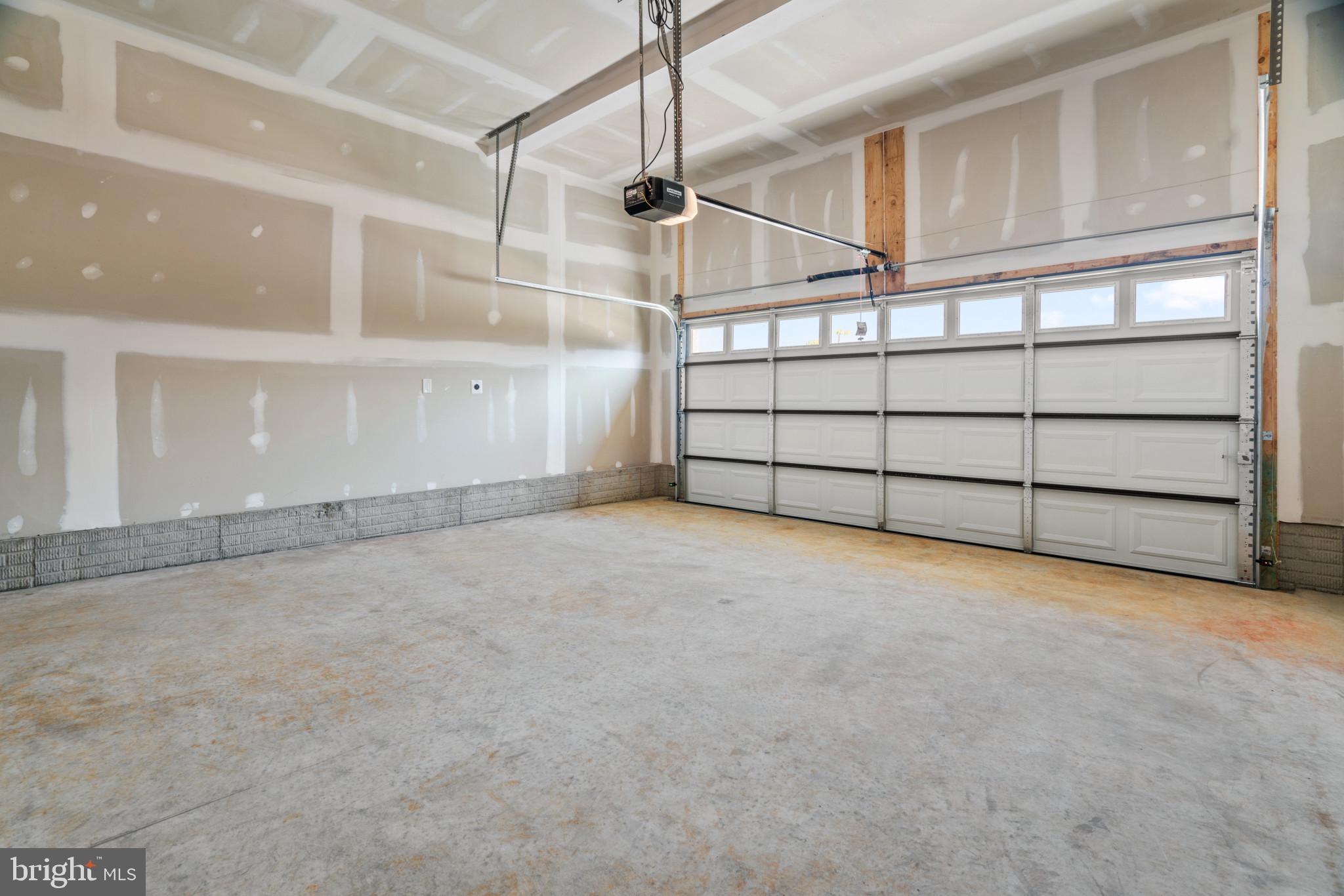 CREEKSIDE ESTATES - Residential