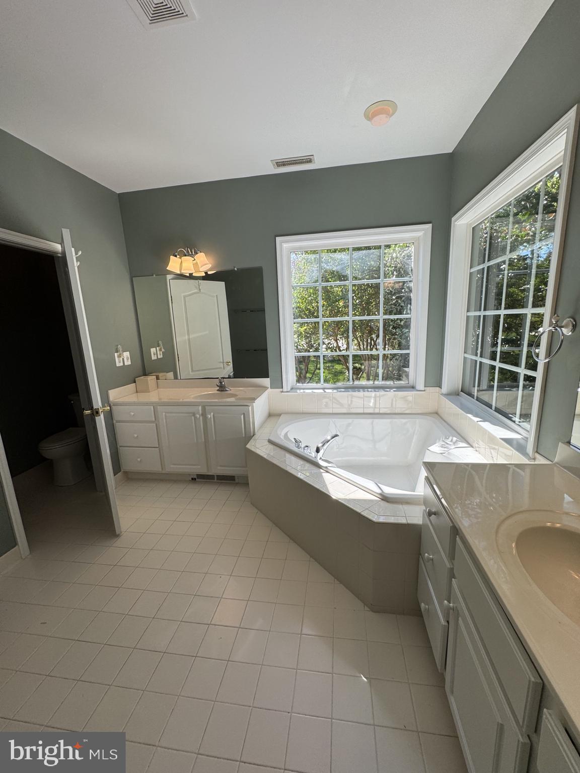 EASTON CLUB EAST - Residential Lease