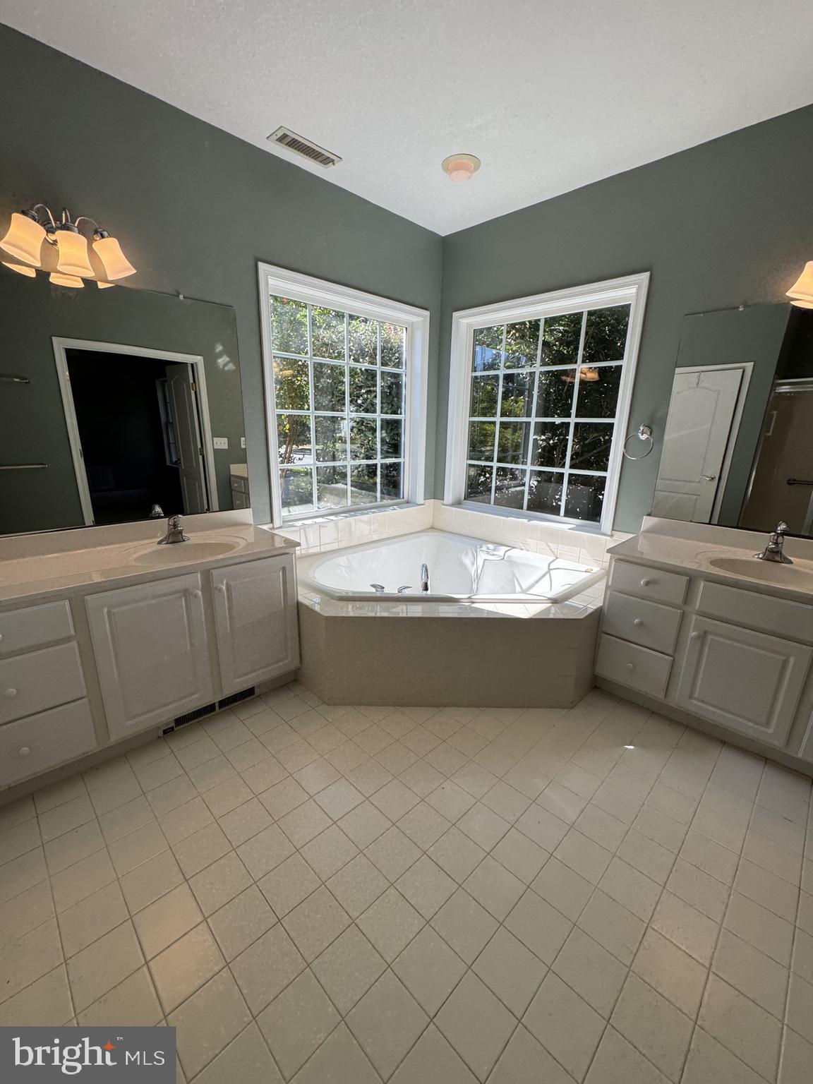 EASTON CLUB EAST - Residential Lease