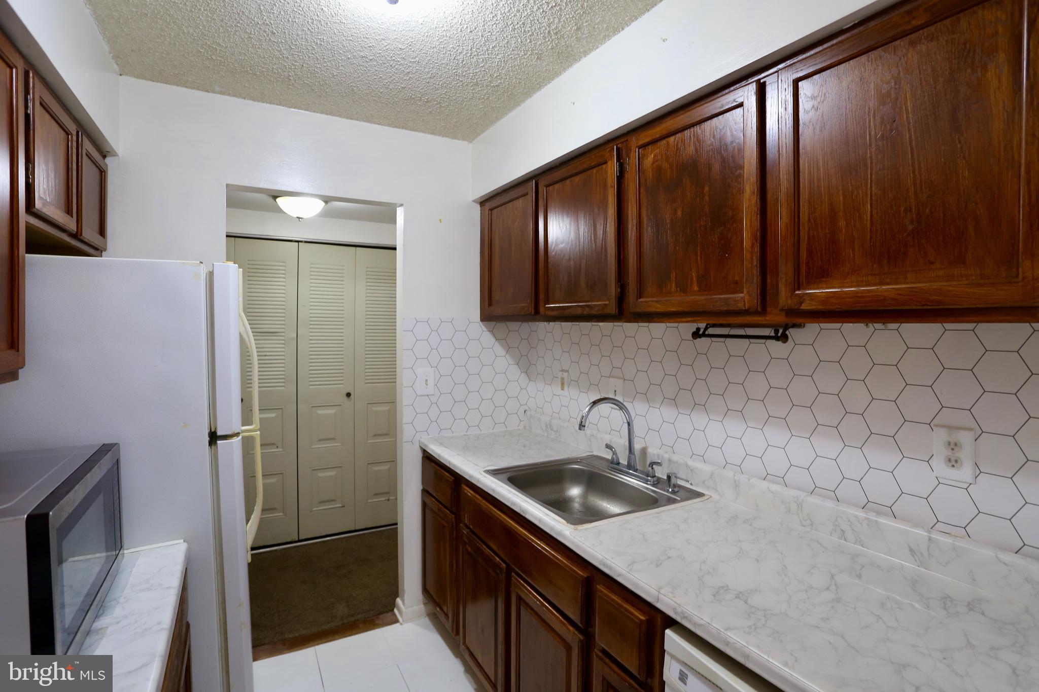 2407 POND VIEW DRIVE 2407