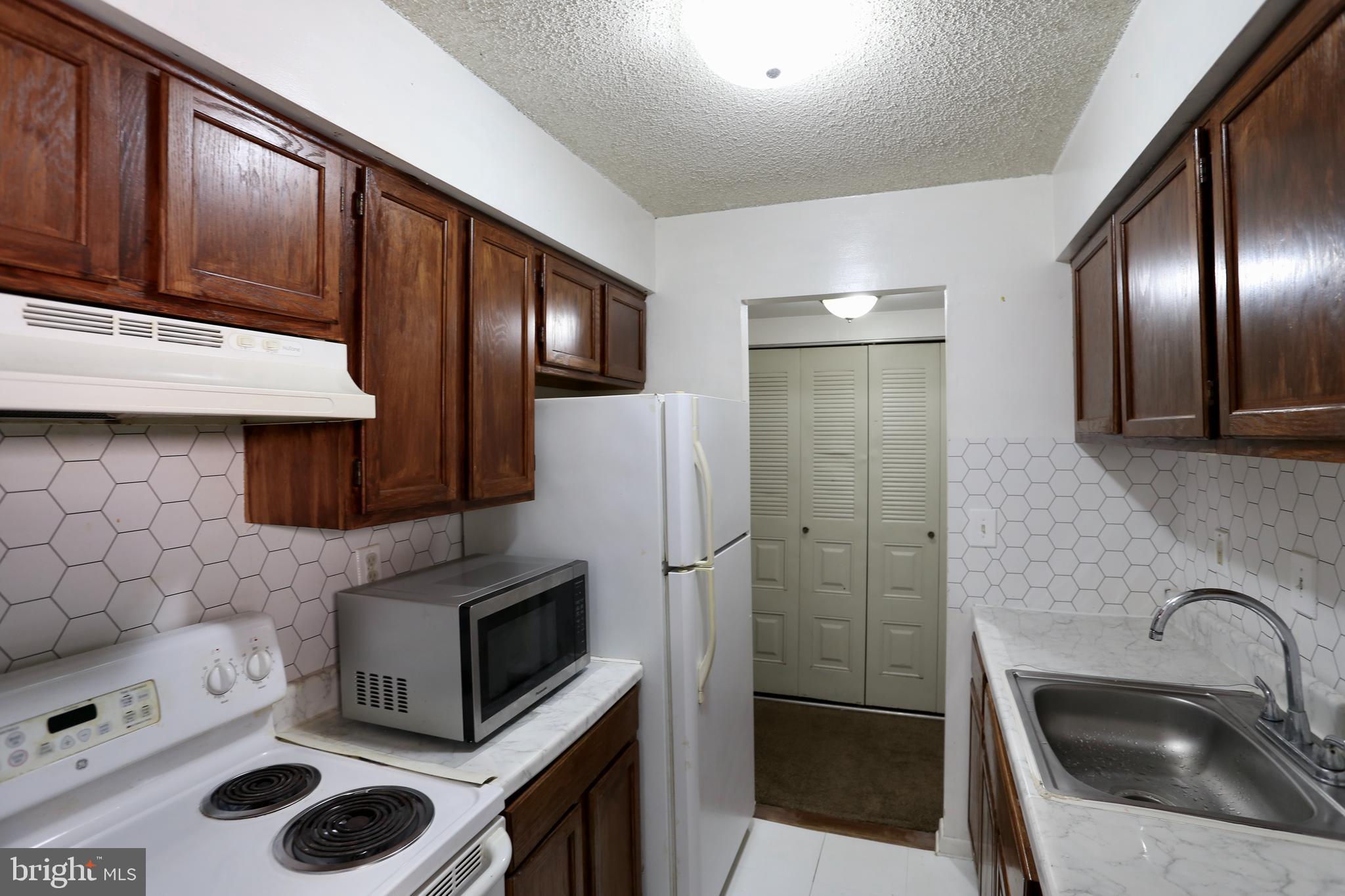 2407 POND VIEW DRIVE 2407