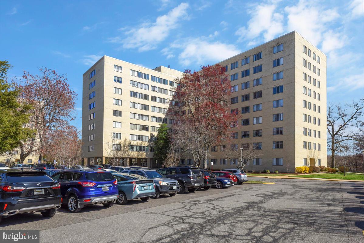 RIVER TOWERS - Residential Lease