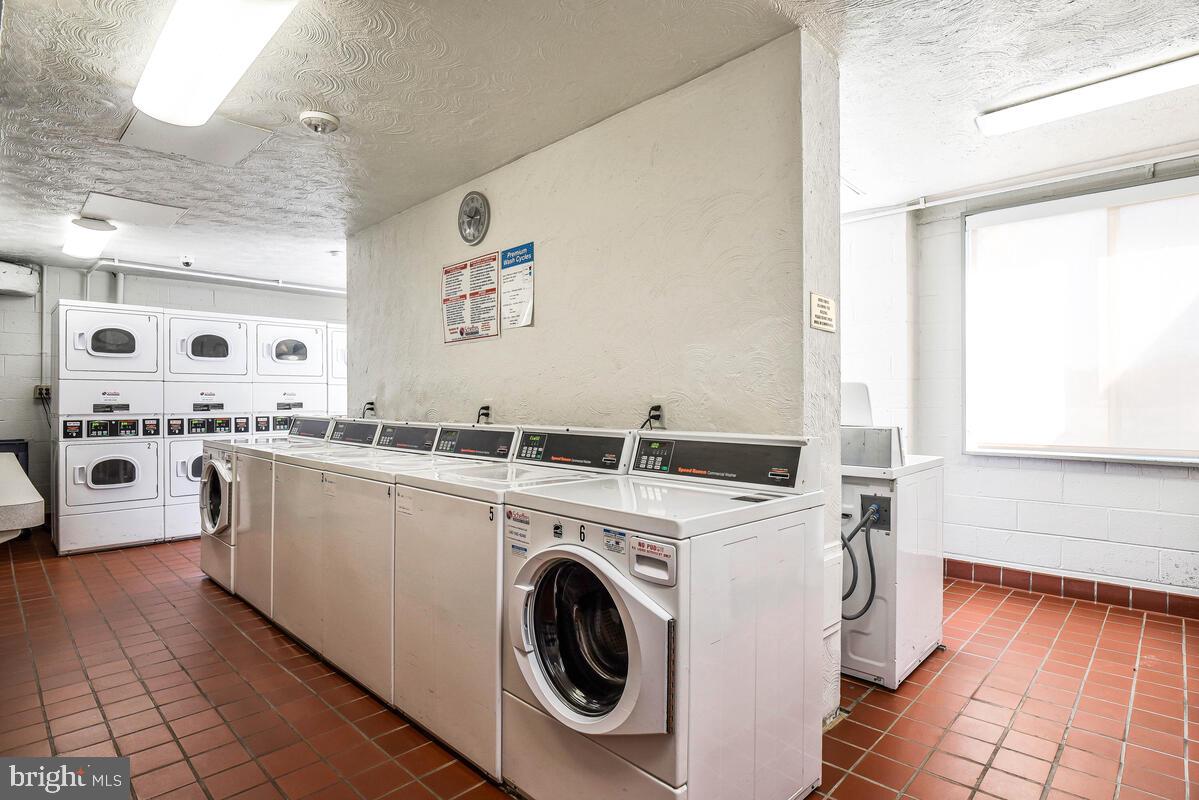 RIVER TOWERS - Residential Lease