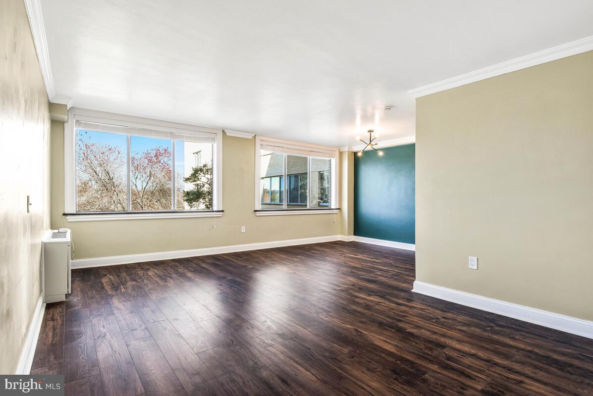 RIVER TOWERS - Residential Lease