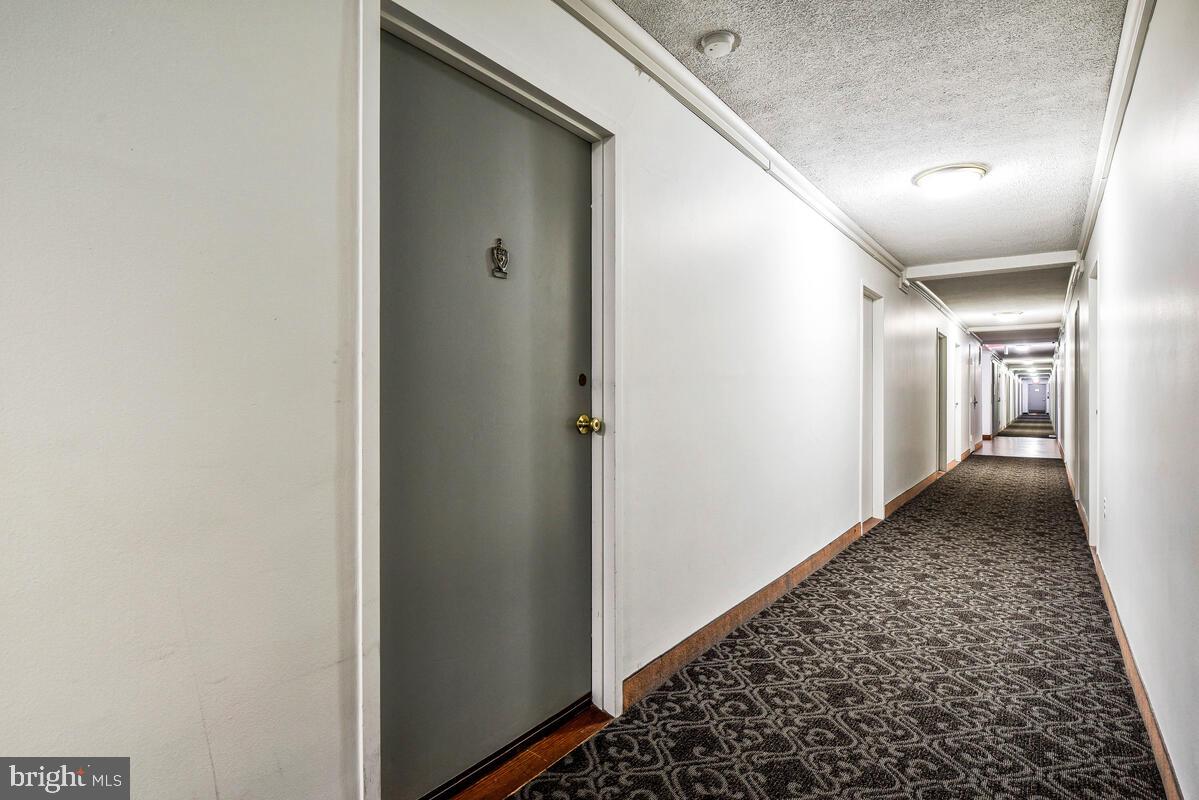 RIVER TOWERS - Residential Lease