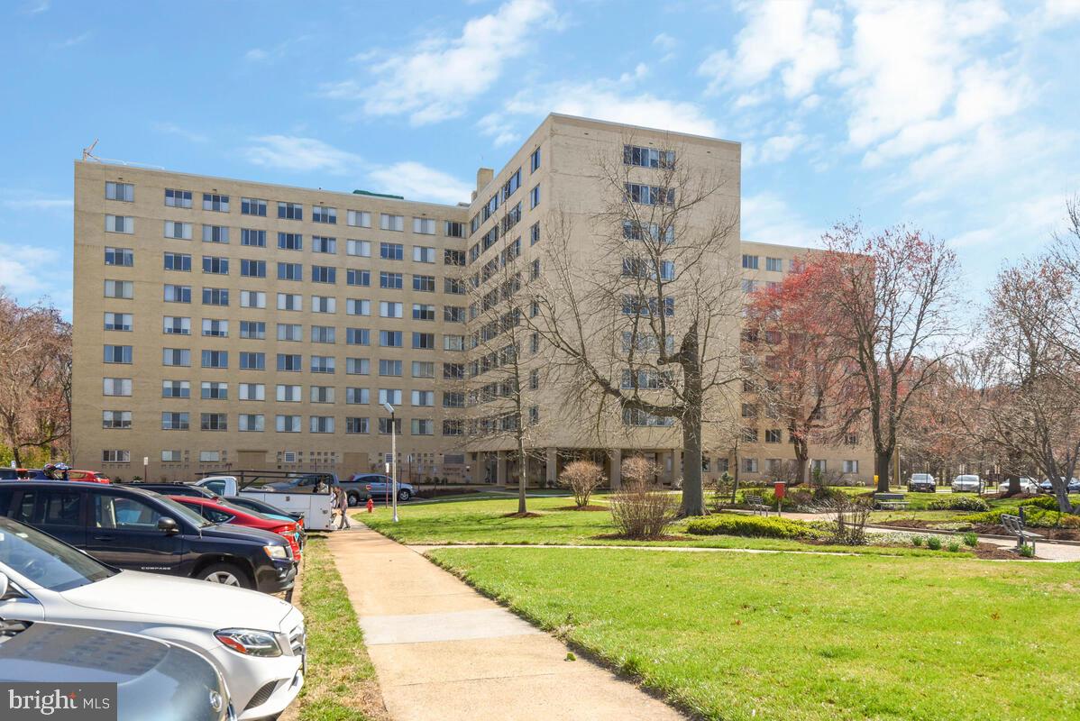 RIVER TOWERS - Residential Lease