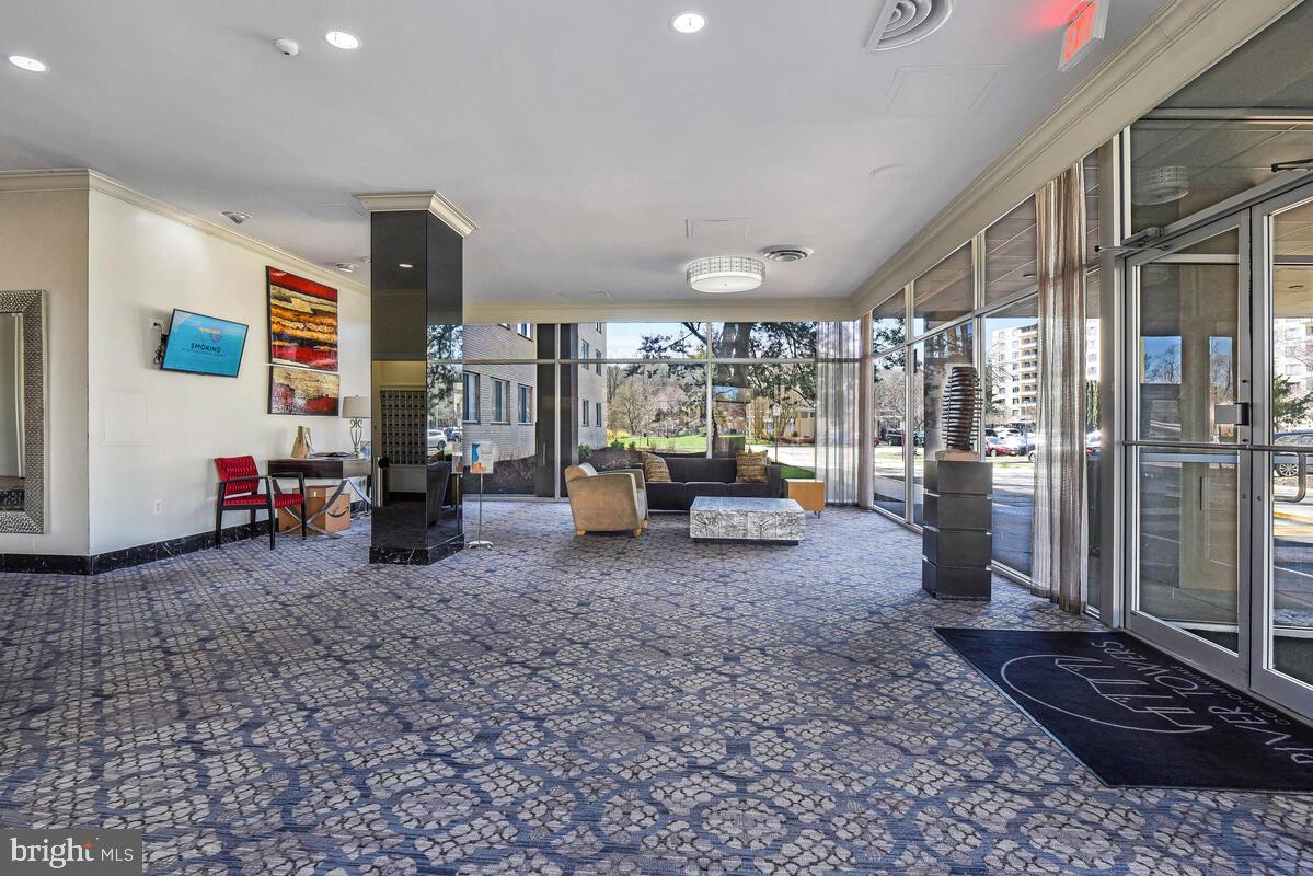 RIVER TOWERS - Residential Lease