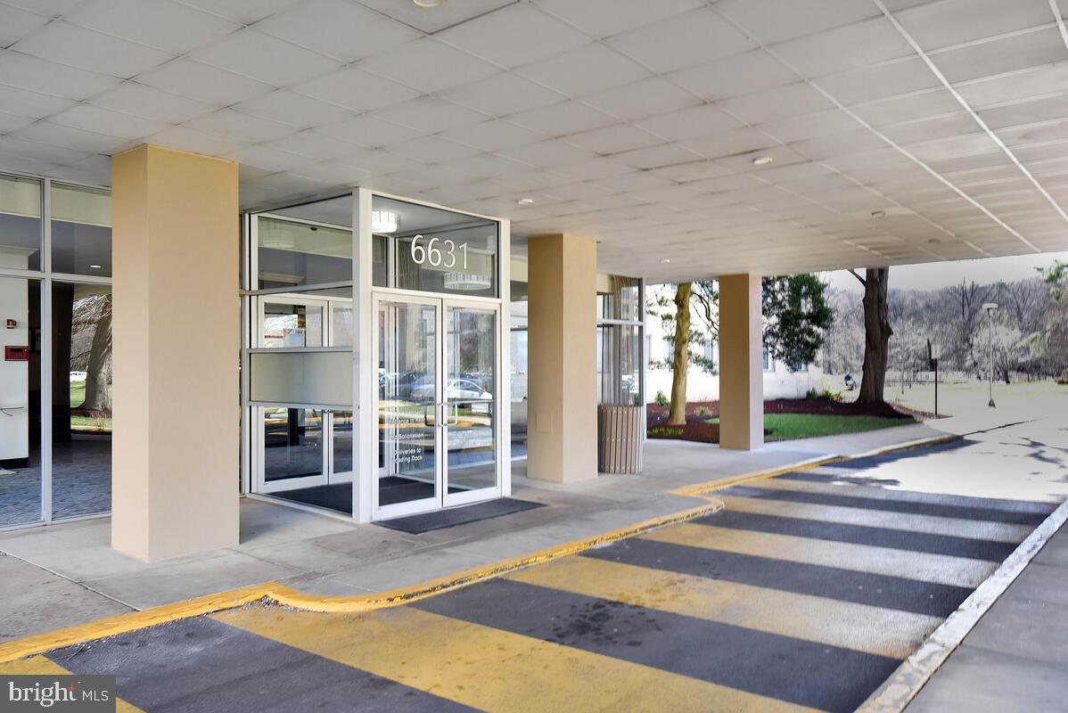 RIVER TOWERS - Residential Lease