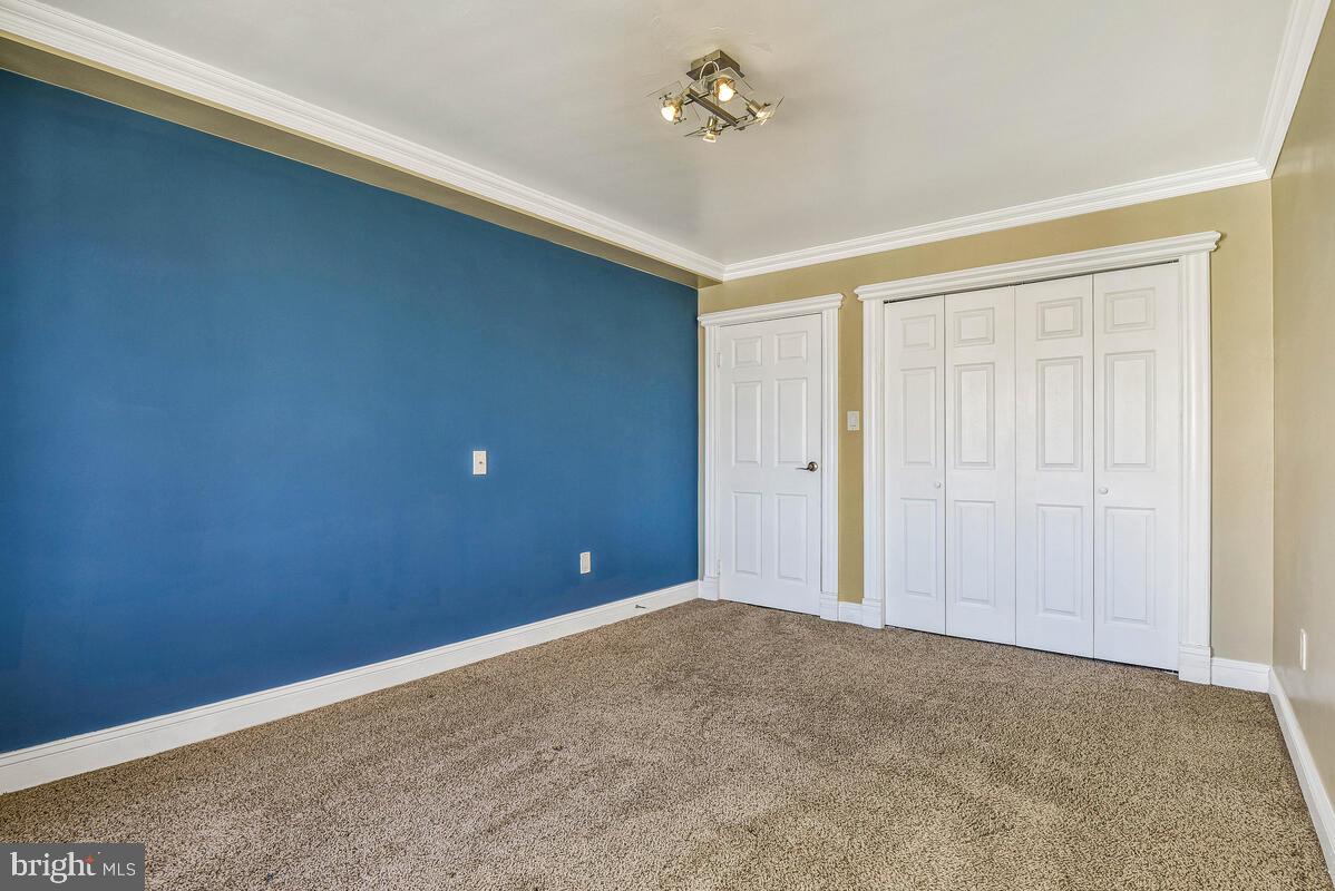 RIVER TOWERS - Residential Lease