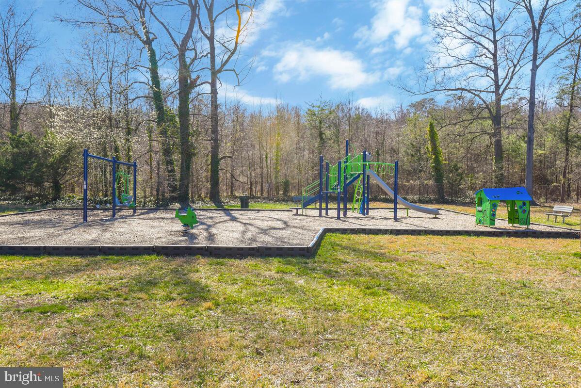 RIVER TOWERS - Residential Lease