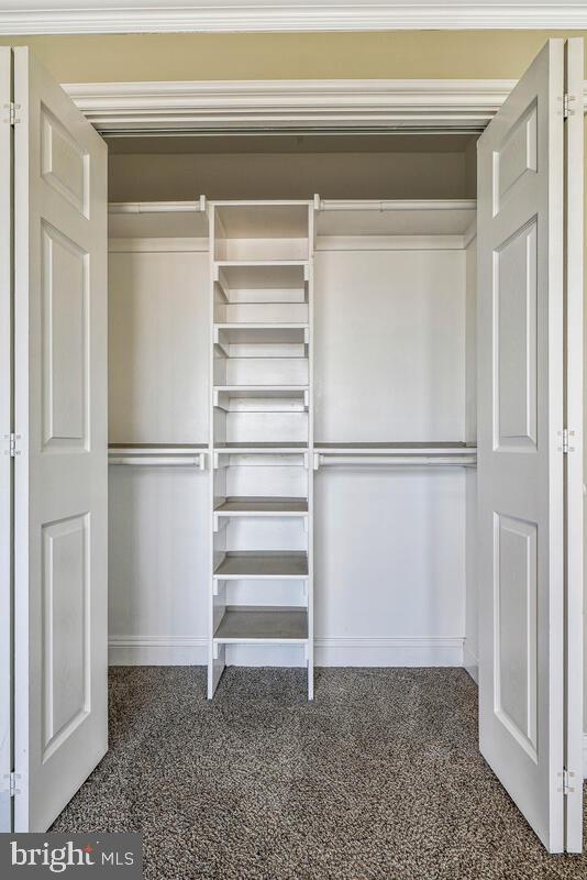 RIVER TOWERS - Residential Lease