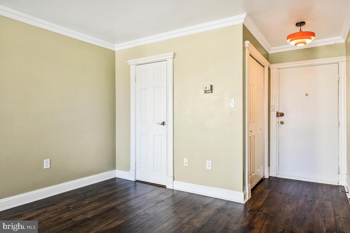 RIVER TOWERS - Residential Lease