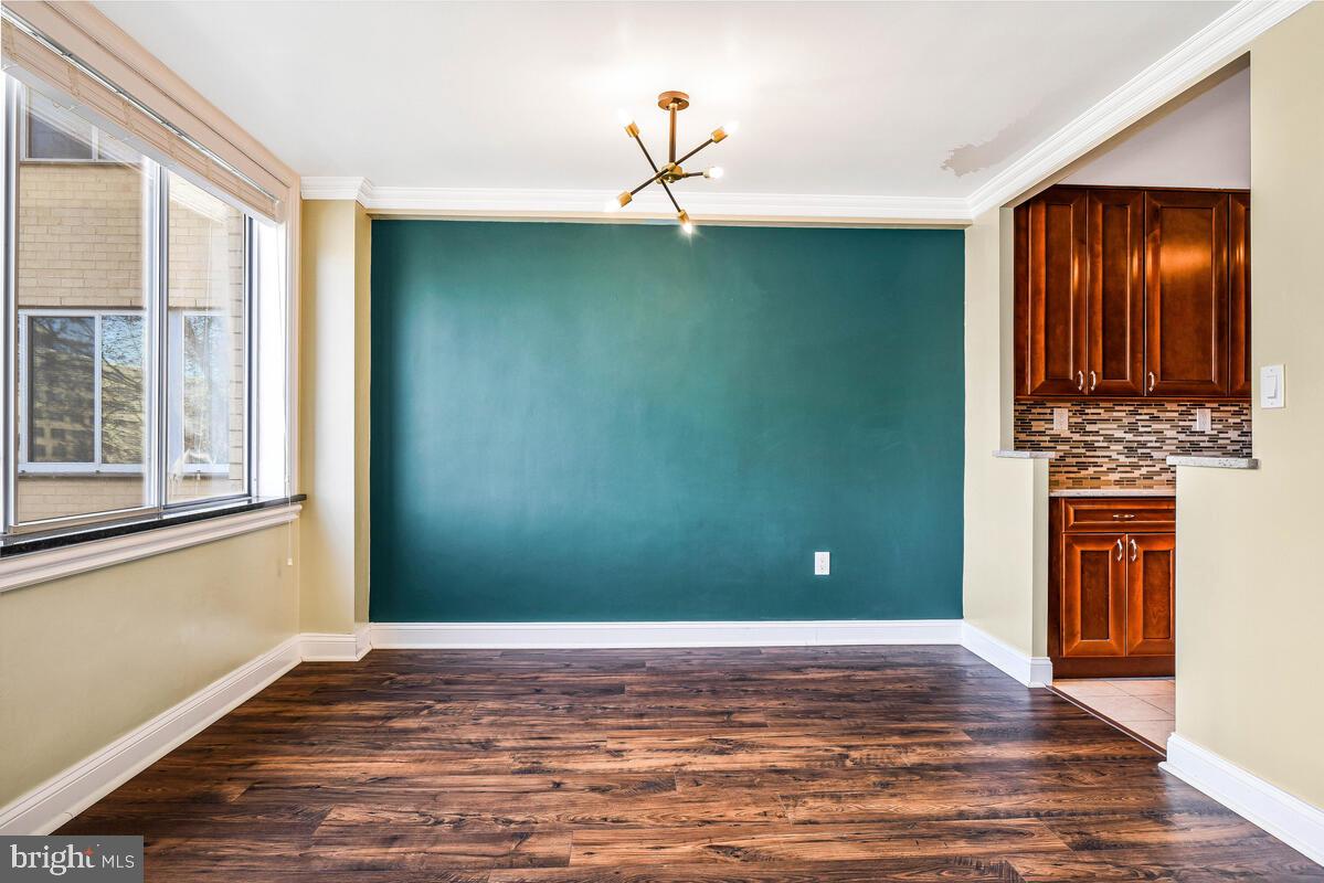 RIVER TOWERS - Residential Lease