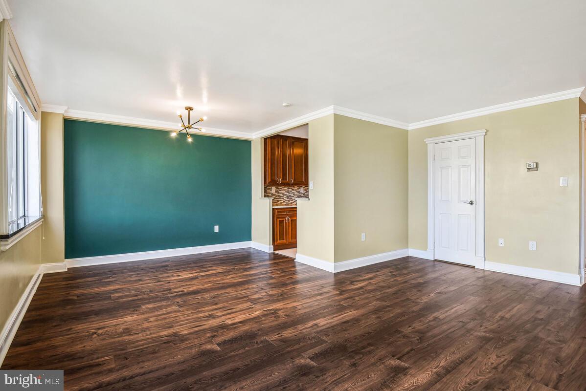 RIVER TOWERS - Residential Lease