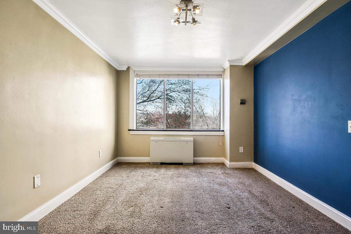 RIVER TOWERS - Residential Lease