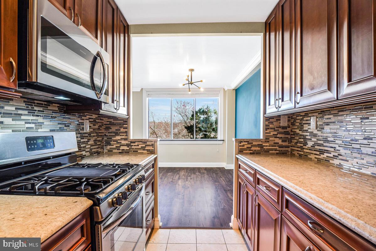 RIVER TOWERS - Residential Lease