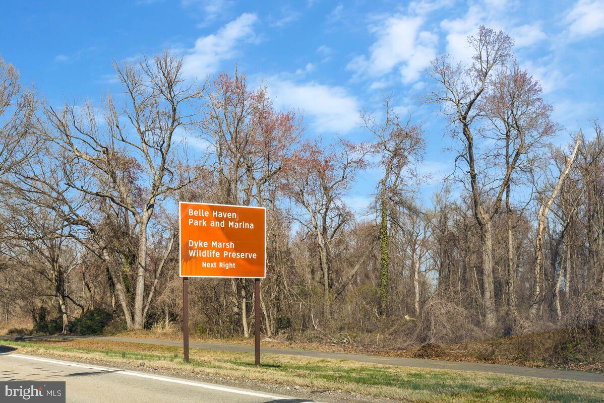 RIVER TOWERS - Residential Lease