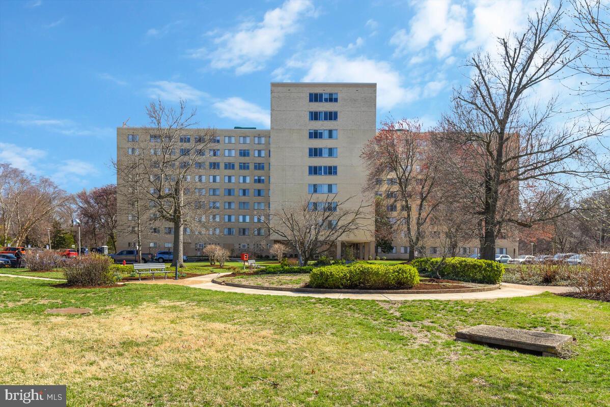 RIVER TOWERS - Residential Lease