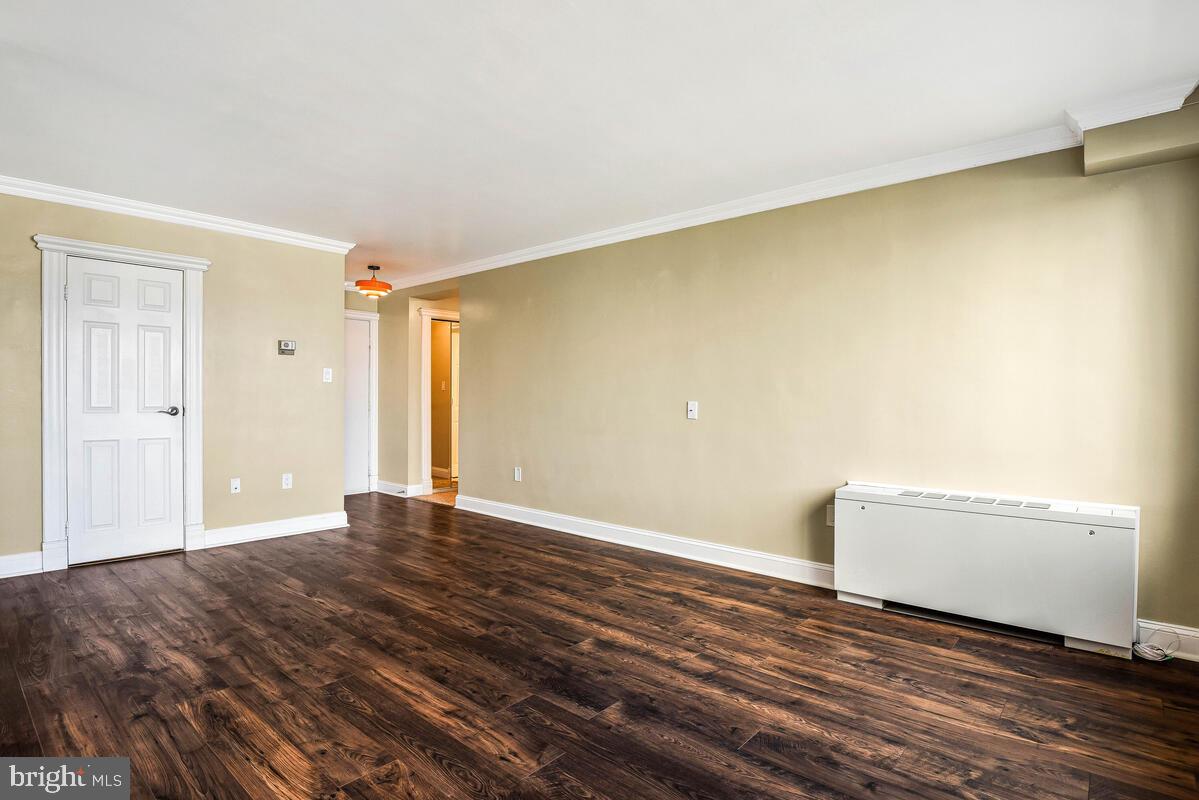 RIVER TOWERS - Residential Lease