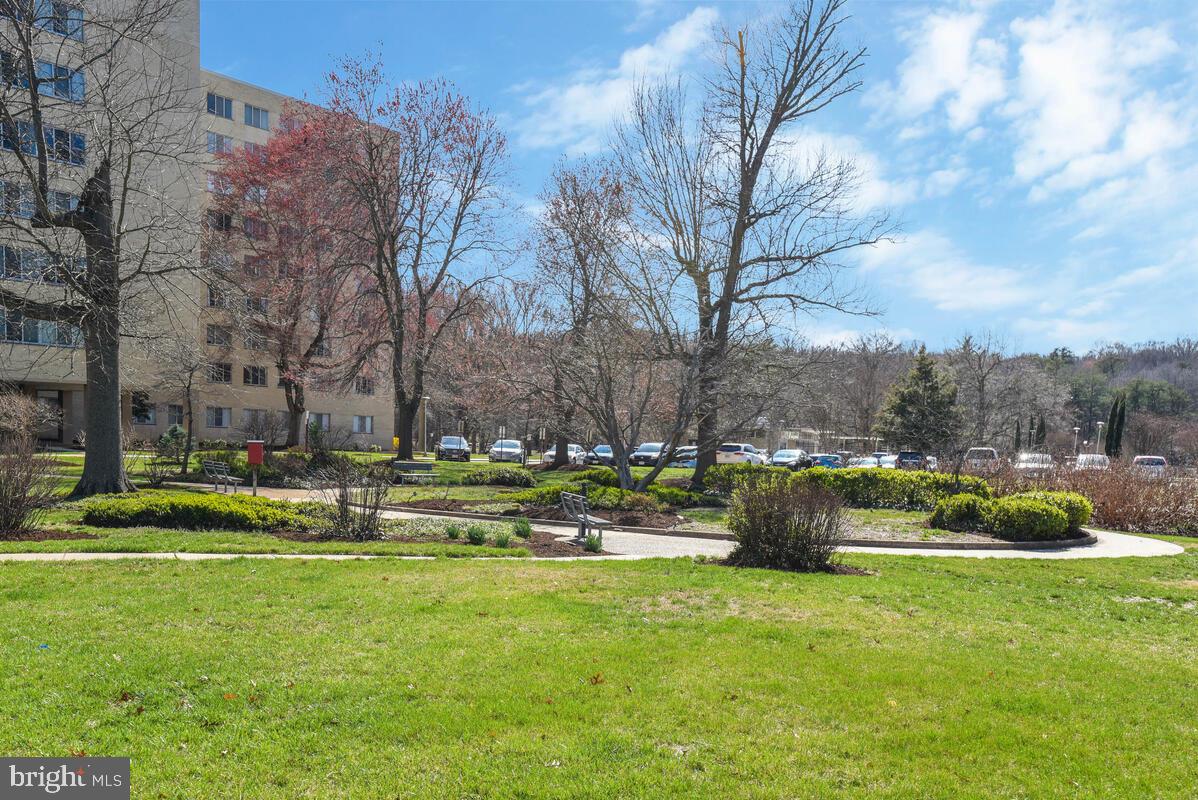 RIVER TOWERS - Residential Lease