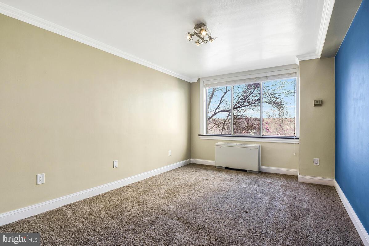 RIVER TOWERS - Residential Lease