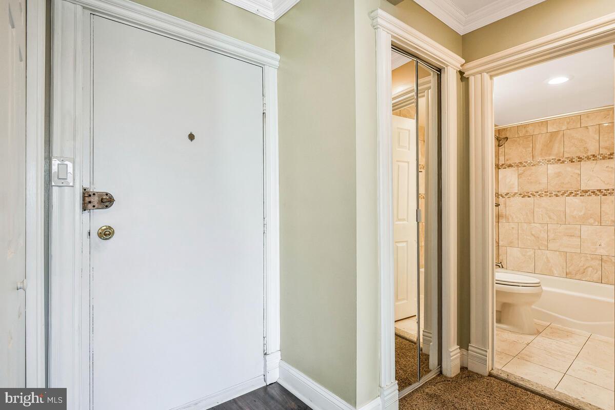 RIVER TOWERS - Residential Lease