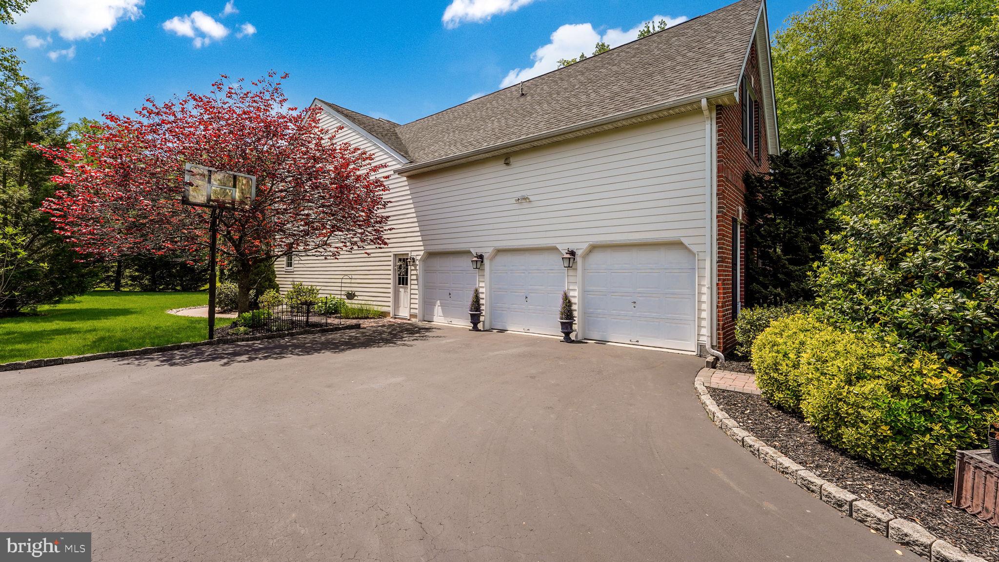 UPPER MOUNTAIN ESTS - Residential