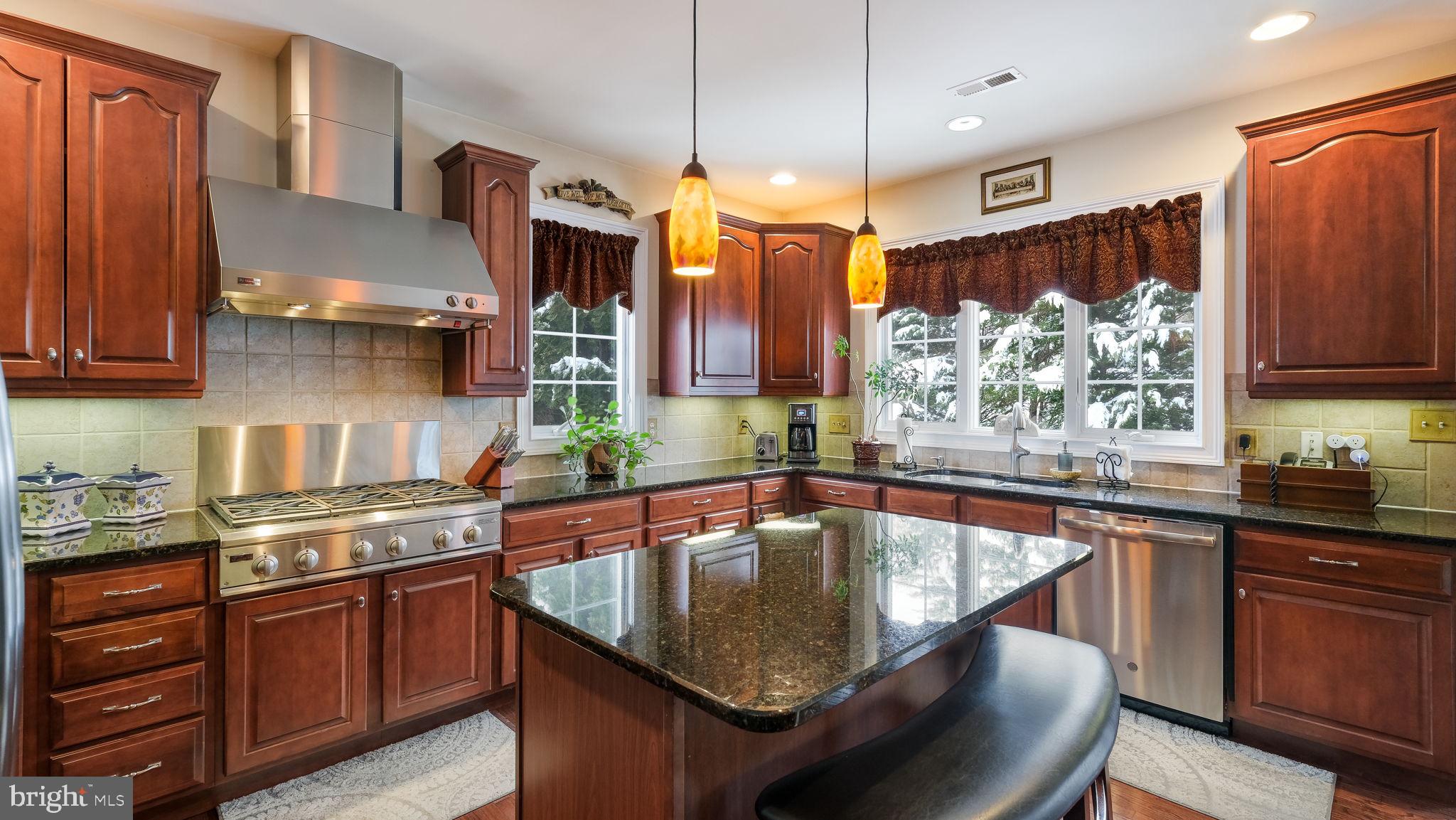 UPPER MOUNTAIN ESTS - Residential