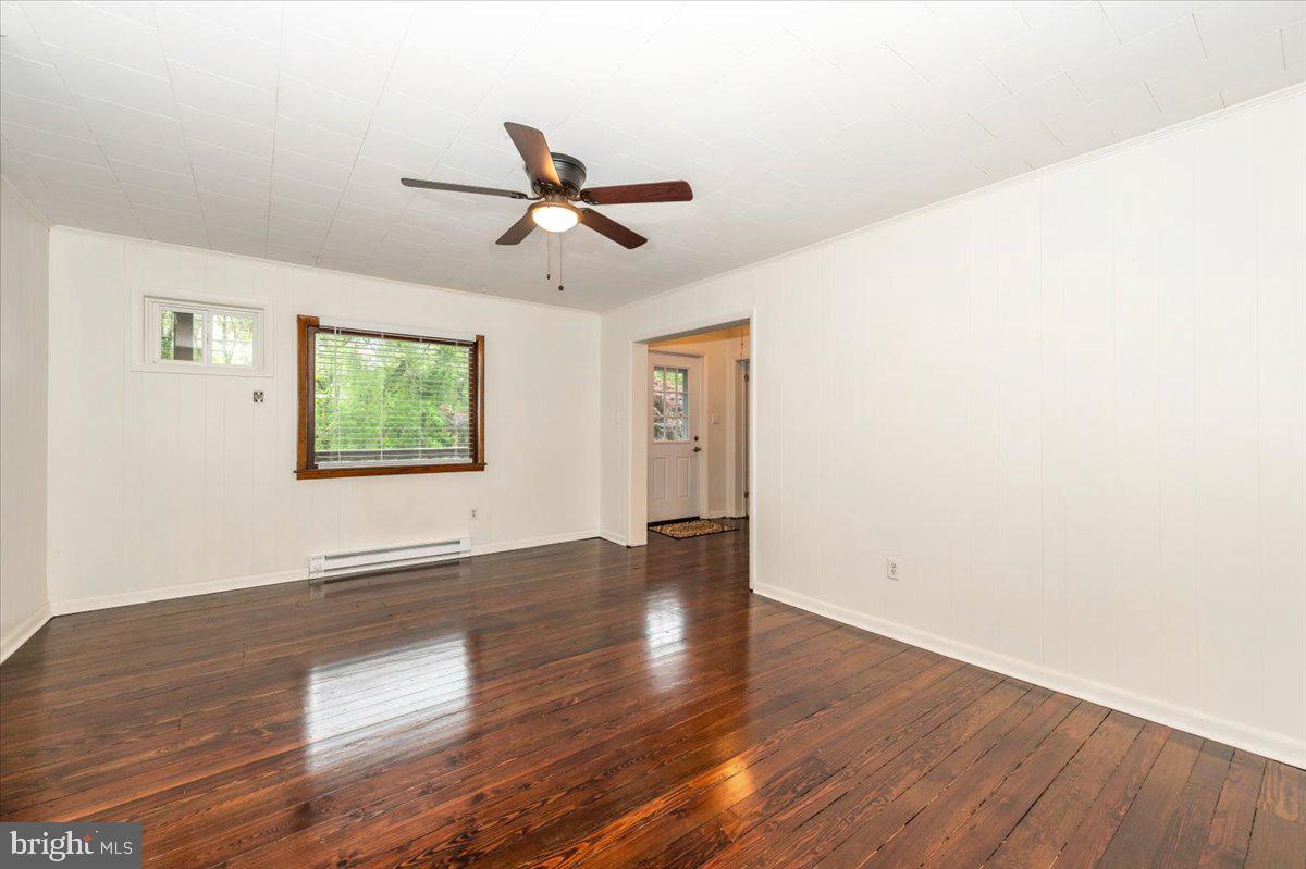 SANDYHOOK - Residential Lease