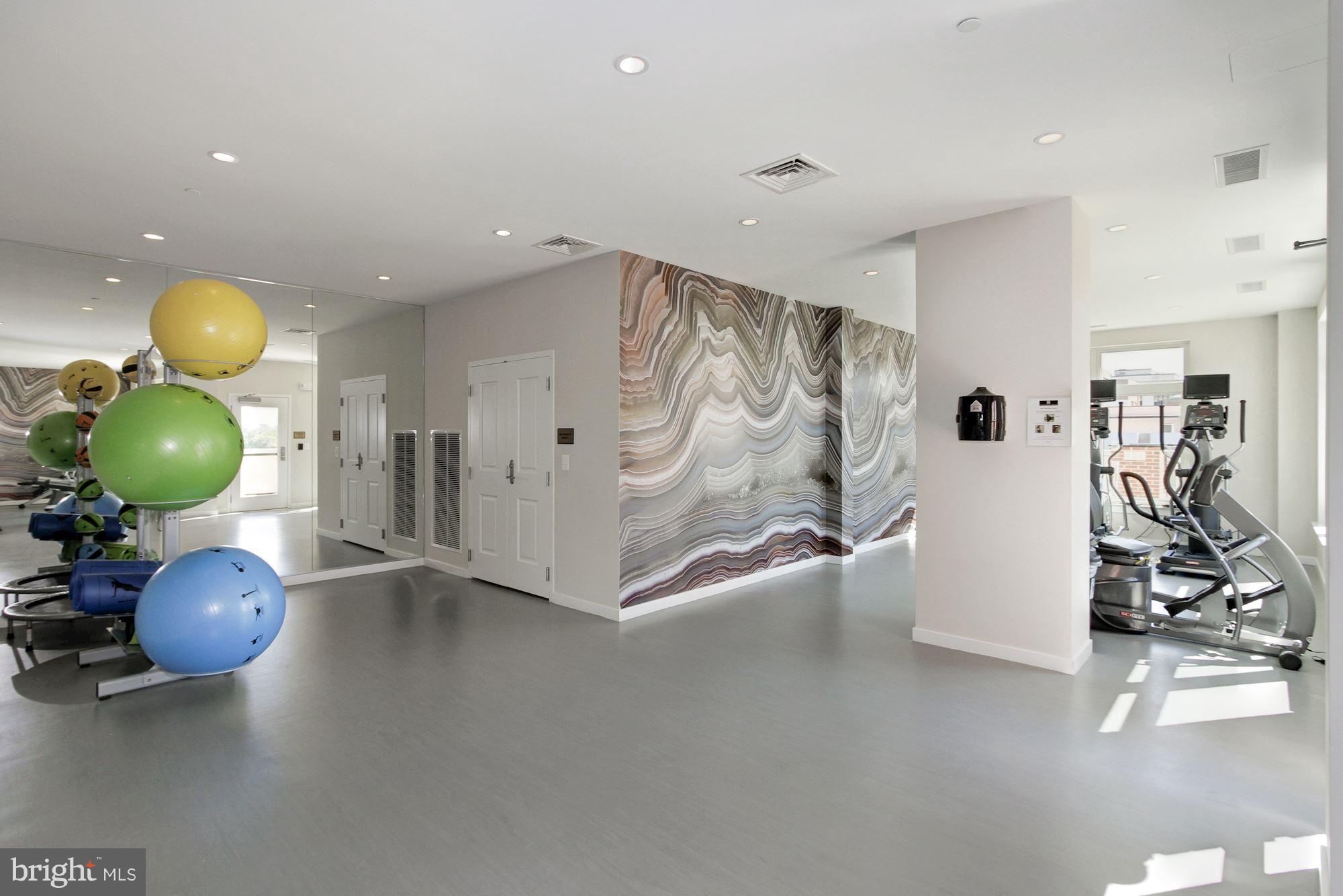 HAMPDEN ROW - Residential