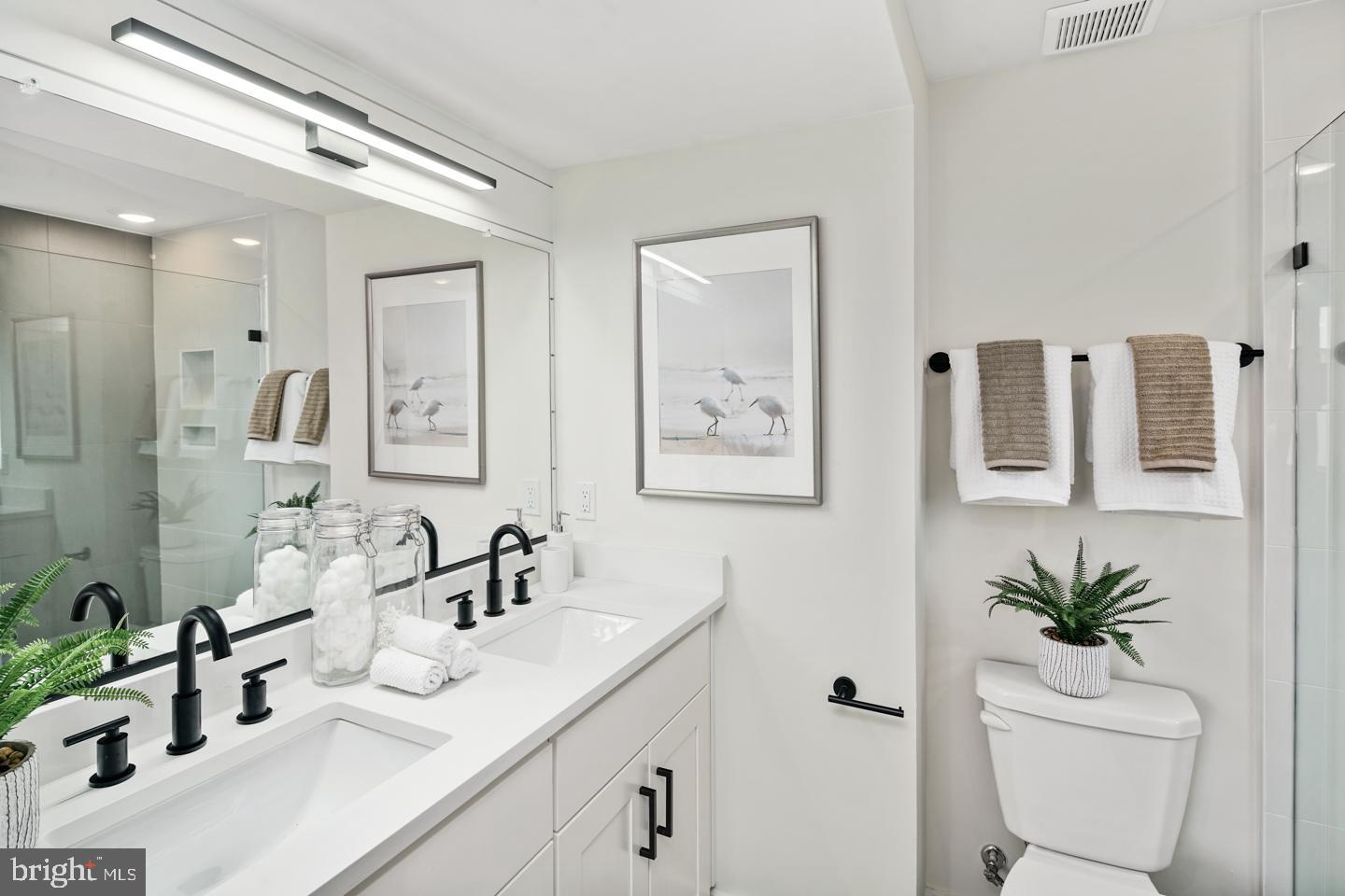 QUEEN VILLAGE - Residential