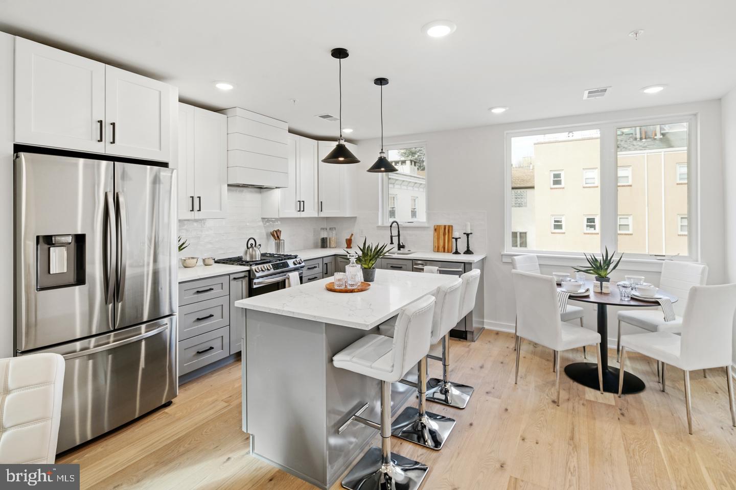 QUEEN VILLAGE - Residential