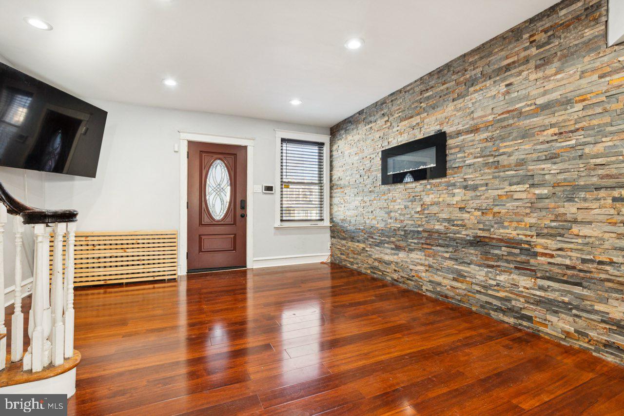 WEST OAK LANE - Residential