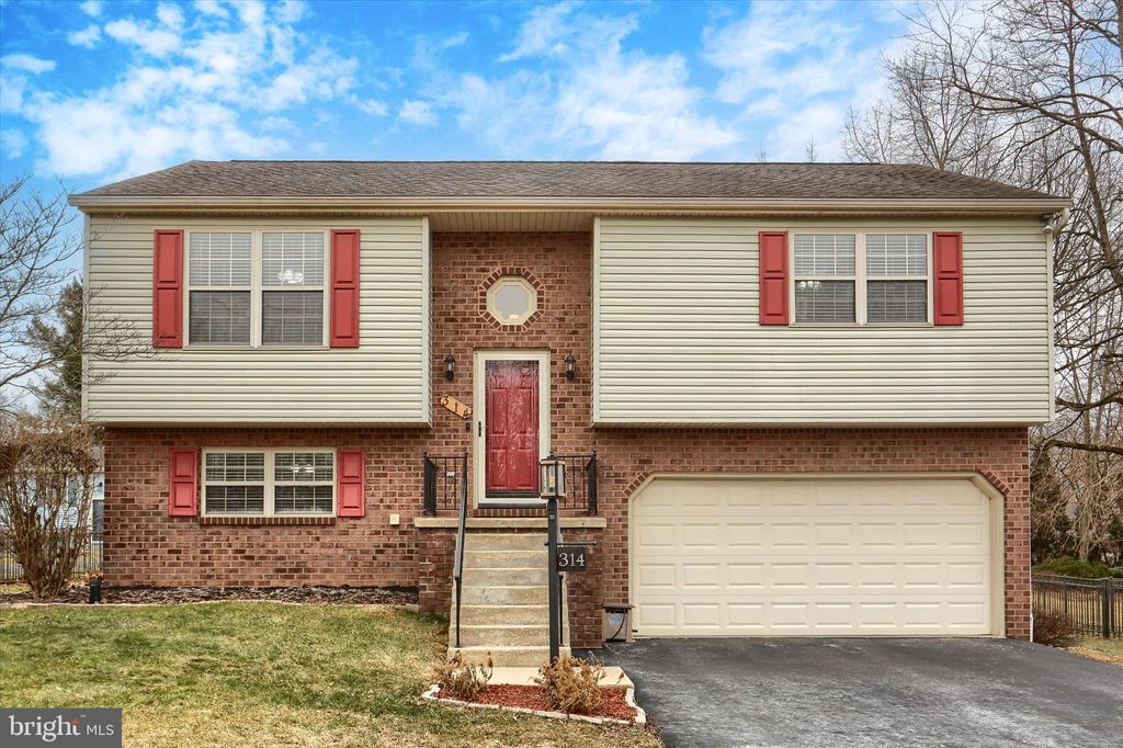 Photo of 314 Mumper Lane, DILLSBURG, PA 17019 (MLS # PAYK2096272)