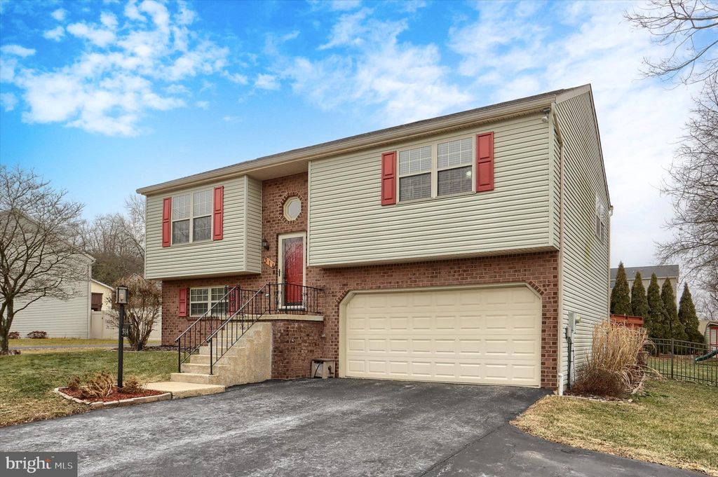 Photo of 314 Mumper Lane, DILLSBURG, PA 17019 (MLS # PAYK2096272)
