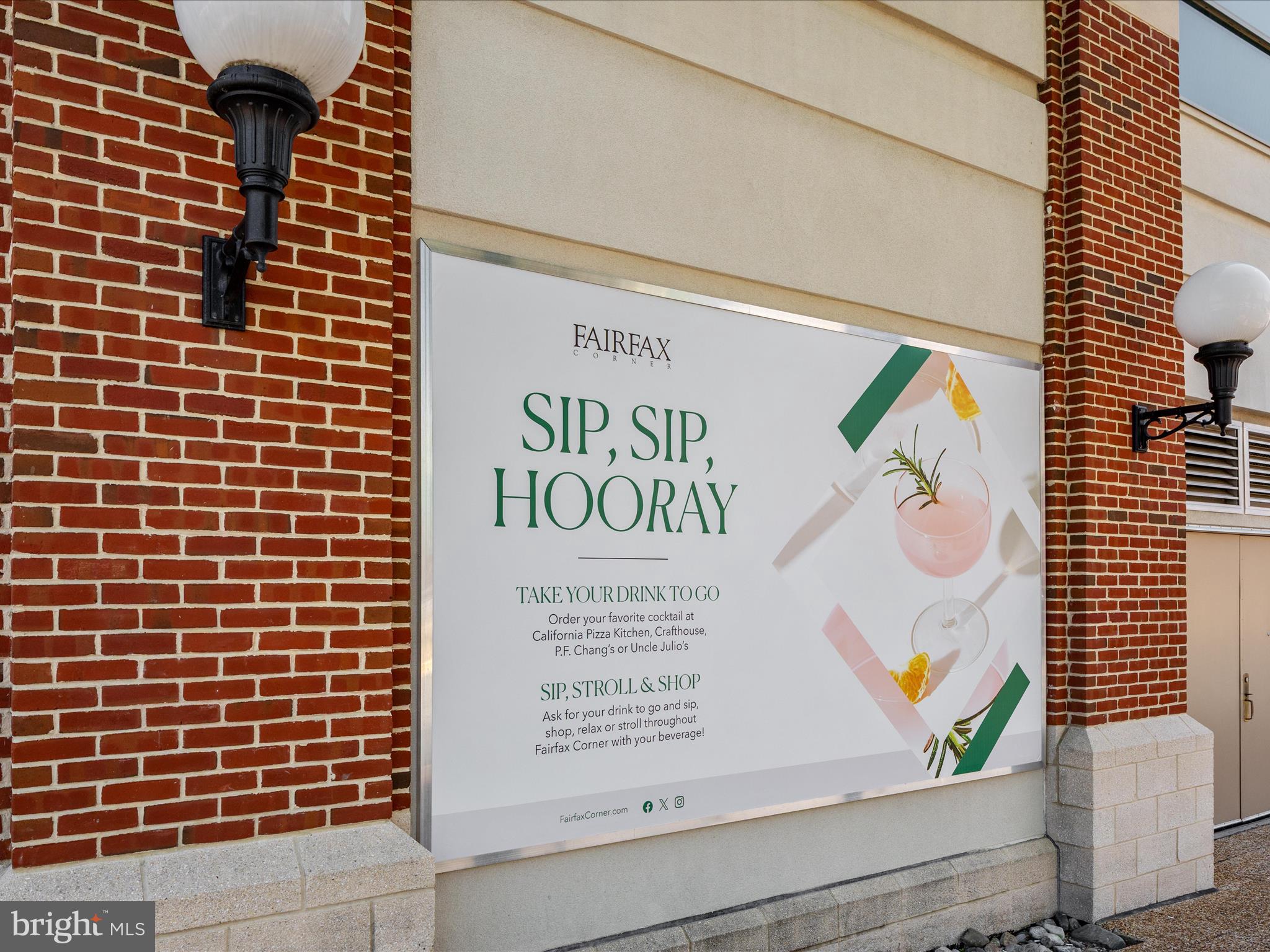 FAIR OAKS CHASE - Residential