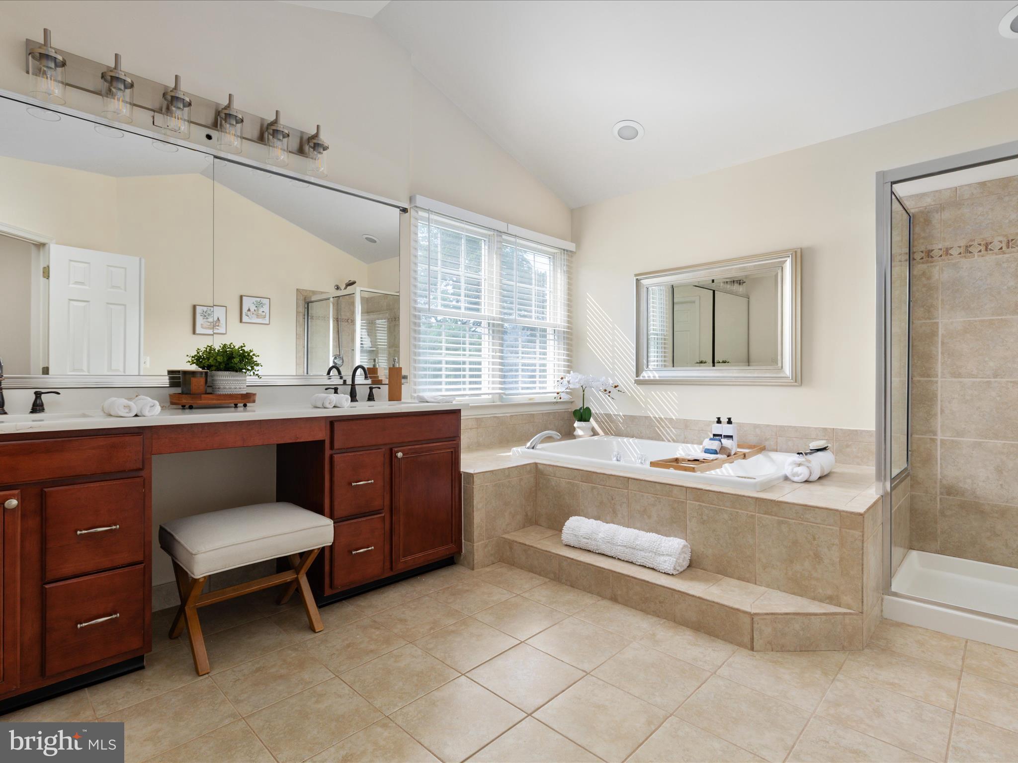 FAIR OAKS CHASE - Residential