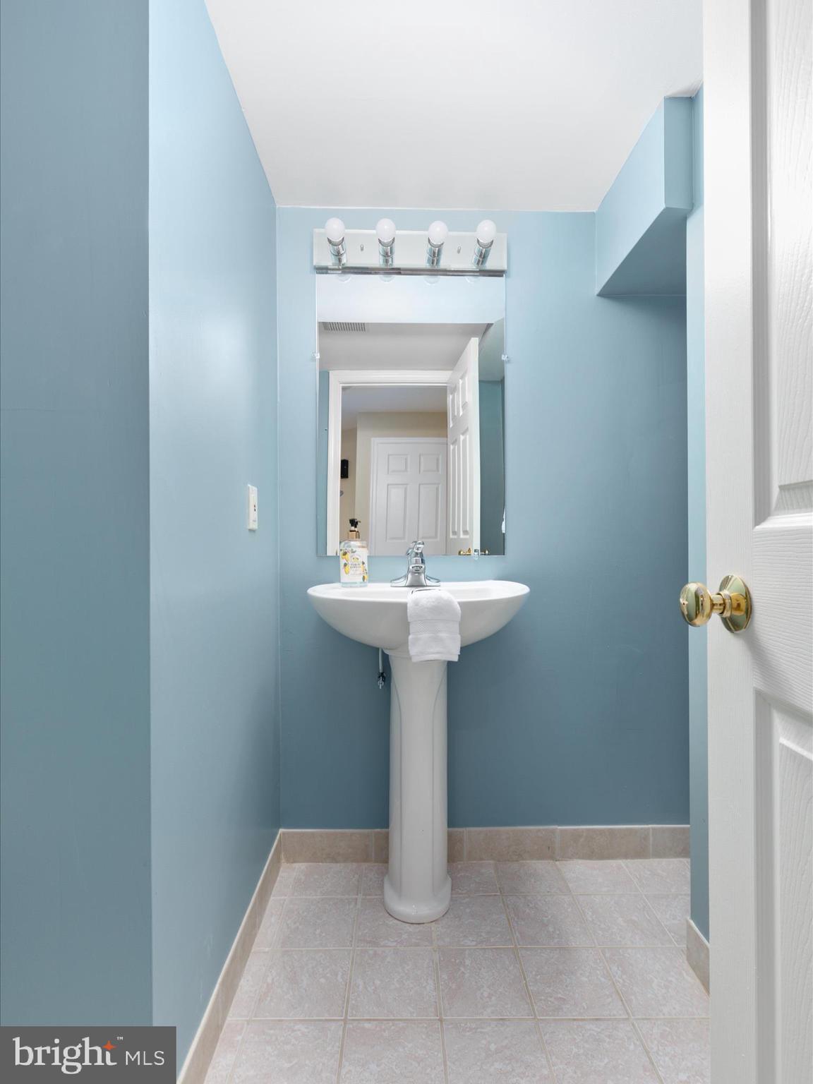 FAIR OAKS CHASE - Residential